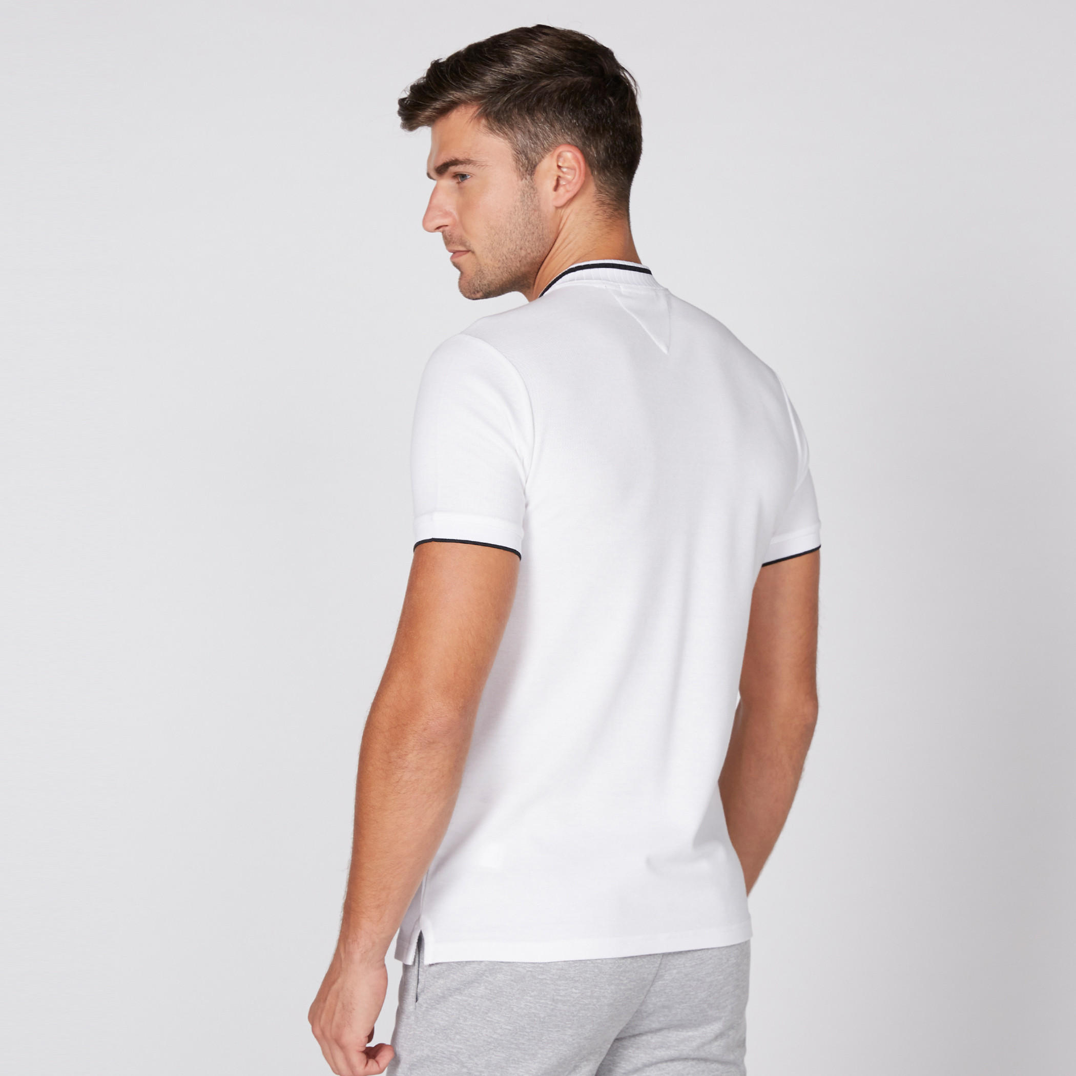 تيشيرت بياقة بولو وأكمام قصيرة وتفاصيل مزخرفة-men-clothing-tshirtsandpolos-polos-image-4