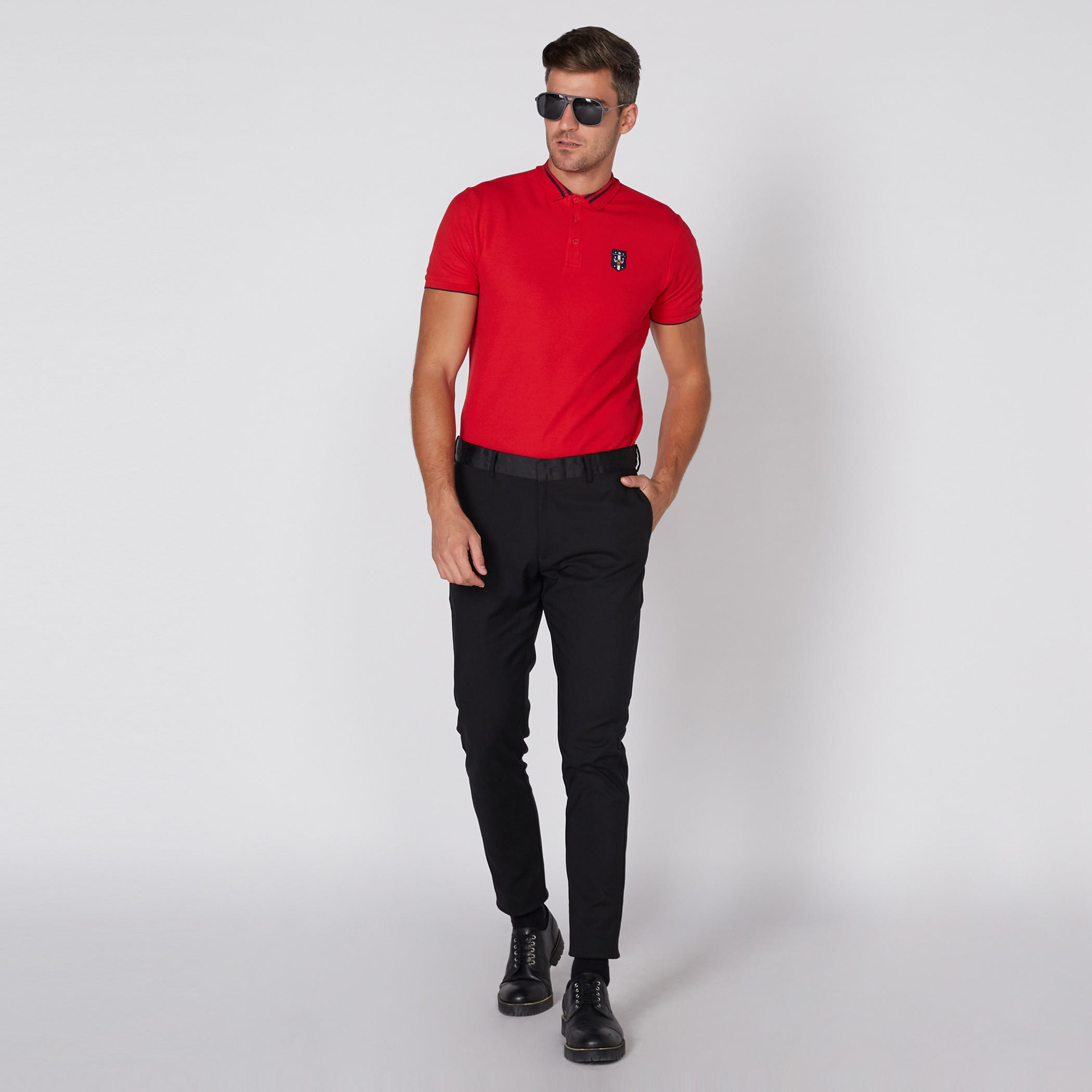 تيشيرت بياقة بولو وأكمام قصيرة وتفاصيل مزخرفة-men-clothing-tshirtsandpolos-polos-image-7