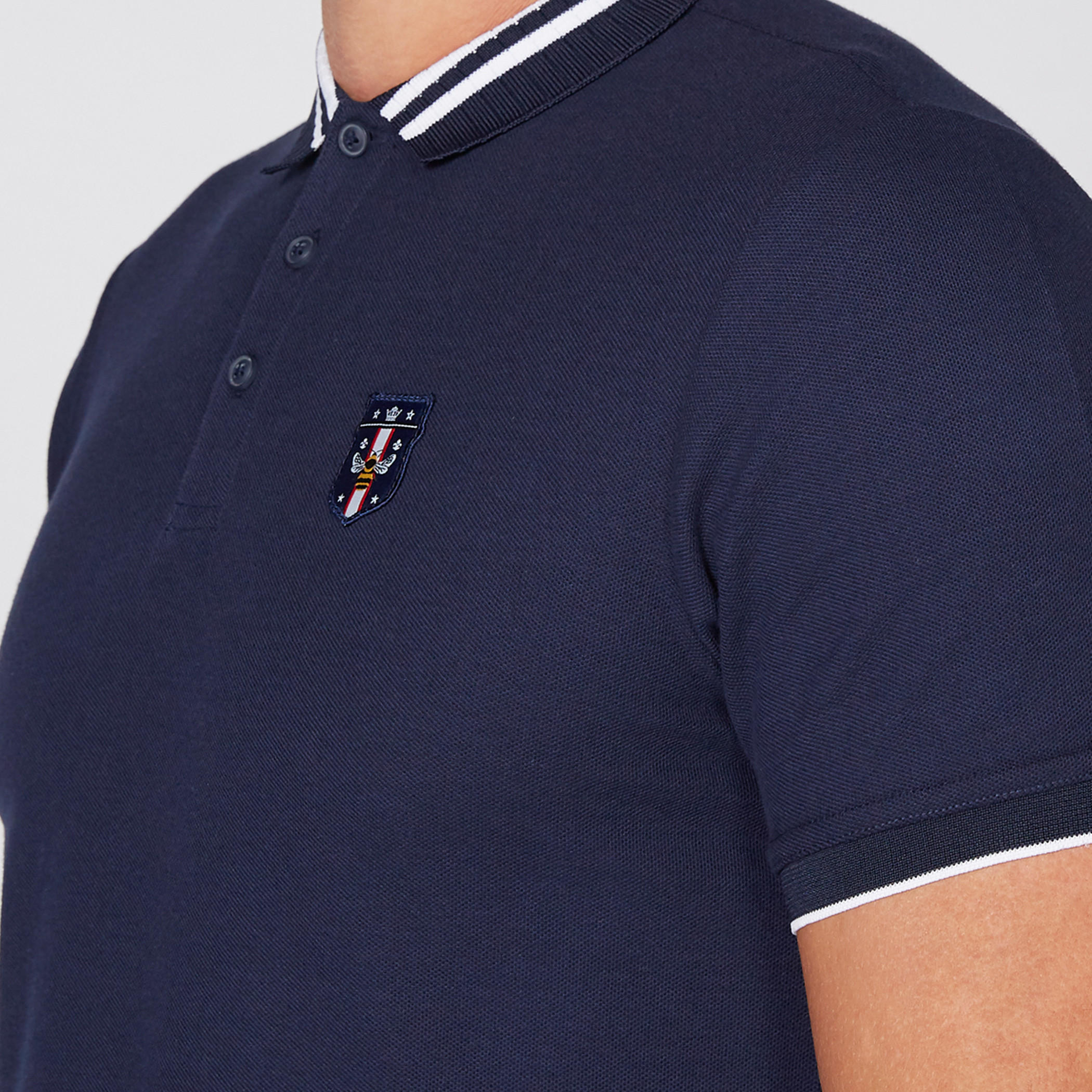 تيشيرت بياقة بولو وأكمام قصيرة وتفاصيل مزخرفة-men-clothing-tshirtsandpolos-polos-image-11
