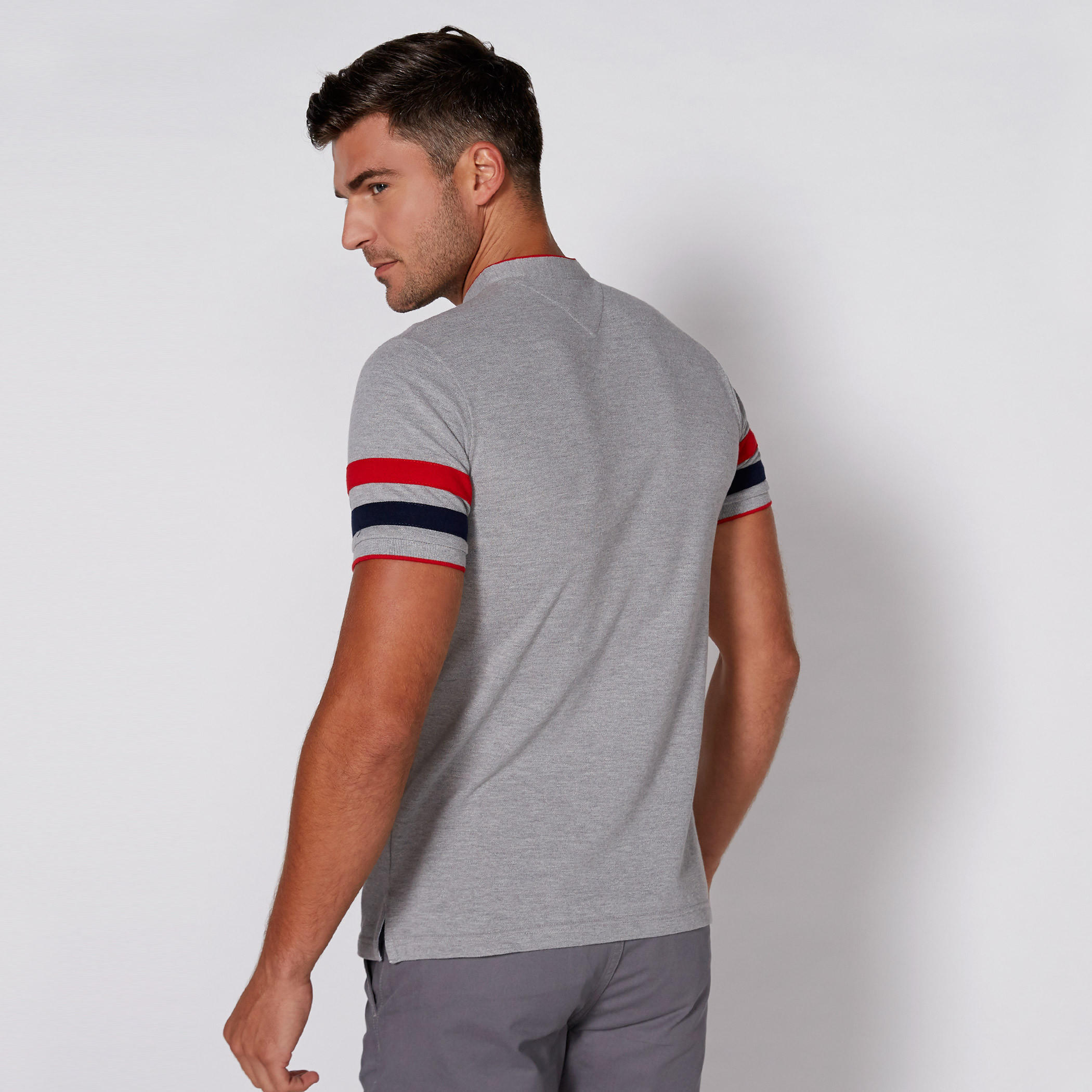 تيشيرت مقلّم بياقة ماندارين وأكمام قصيرة-men-clothing-tshirtsandpolos-tshirts-image-1
