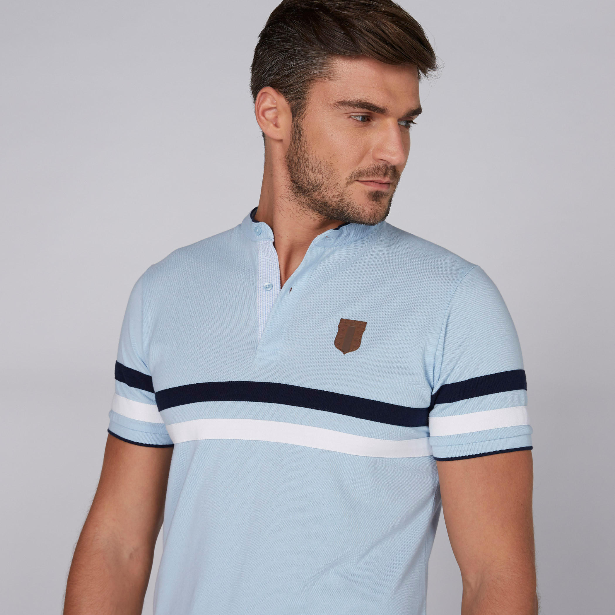 تيشيرت مقلّم بياقة ماندارين وأكمام قصيرة-men-clothing-tshirtsandpolos-tshirts-image-1