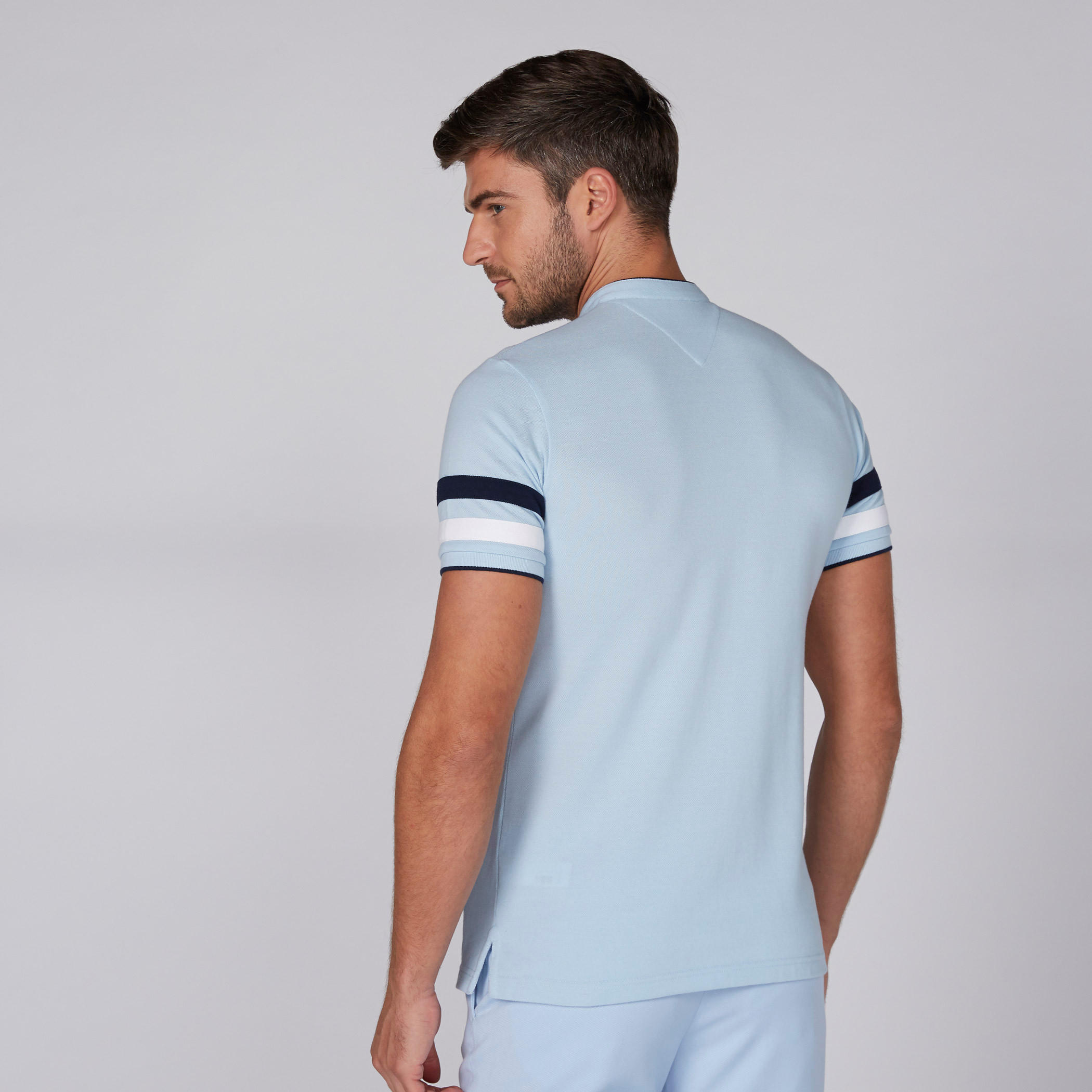 تيشيرت مقلّم بياقة ماندارين وأكمام قصيرة-men-clothing-tshirtsandpolos-tshirts-image-4