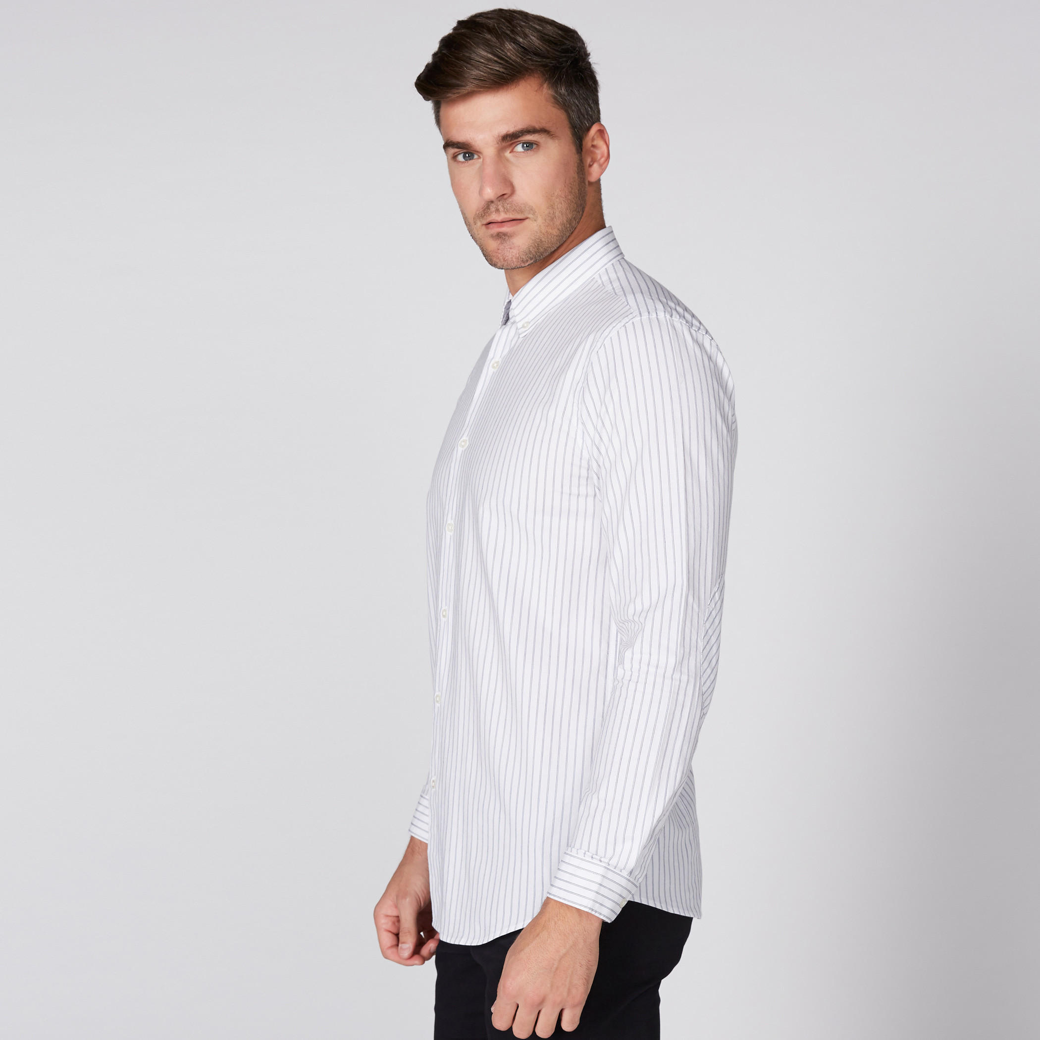 قميص مقلّم بأكمام طويلة وأزرار-men-clothing-shirts-image-2