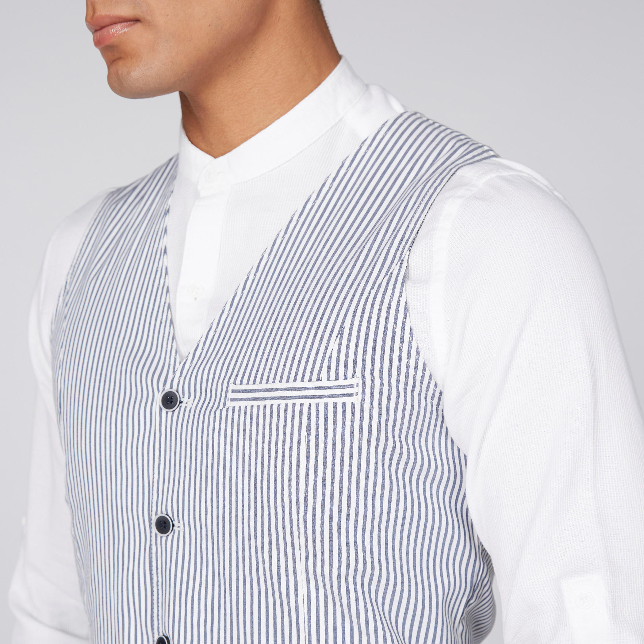 فيست مقلّم بأزرار ورباط في الخلف-men-clothing-jacketsandblazers-coats-image-2