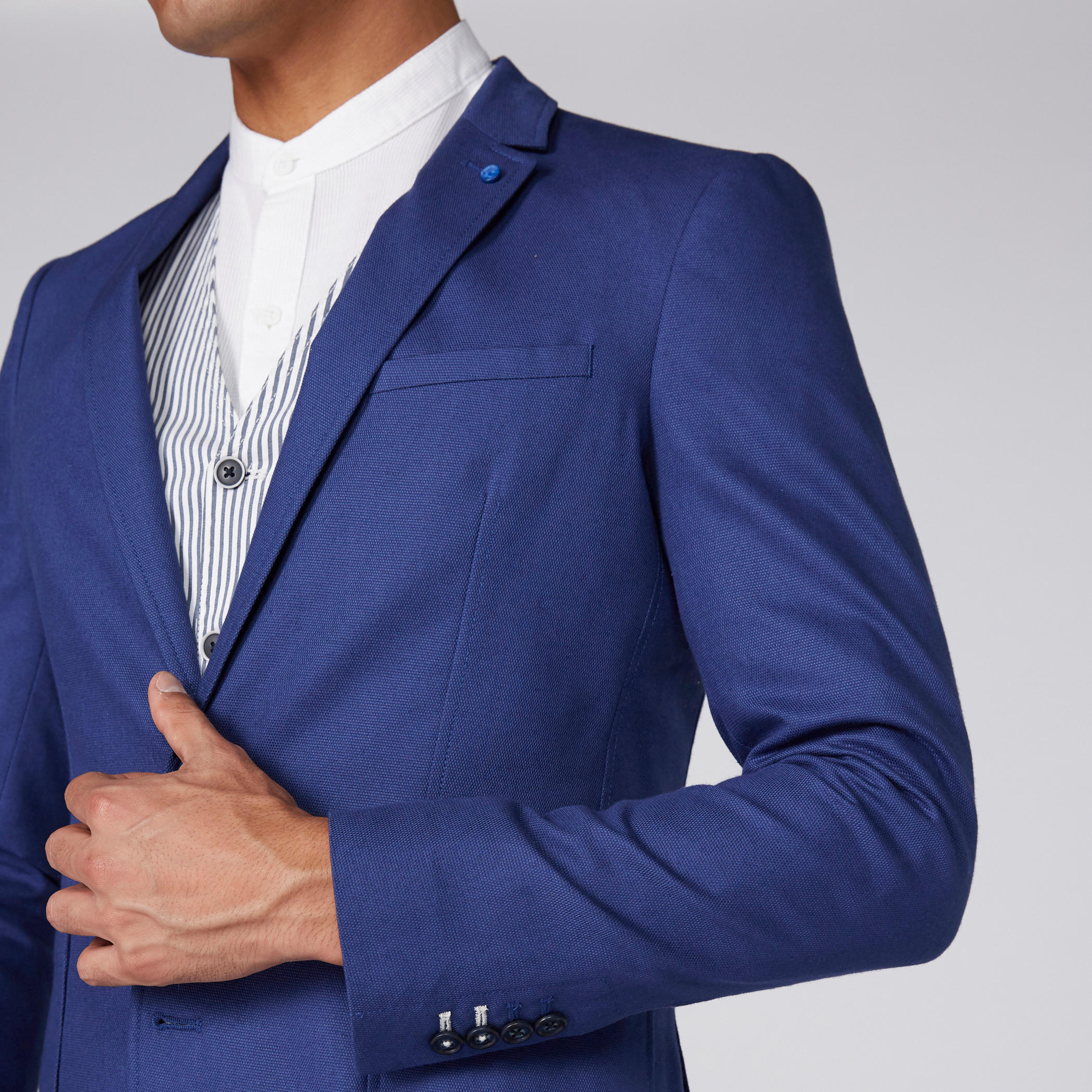 جاكيت بليزر بياقة طويلة وأكمام كاملة وجيب-men-clothing-jacketsandblazers-jackets-image-2