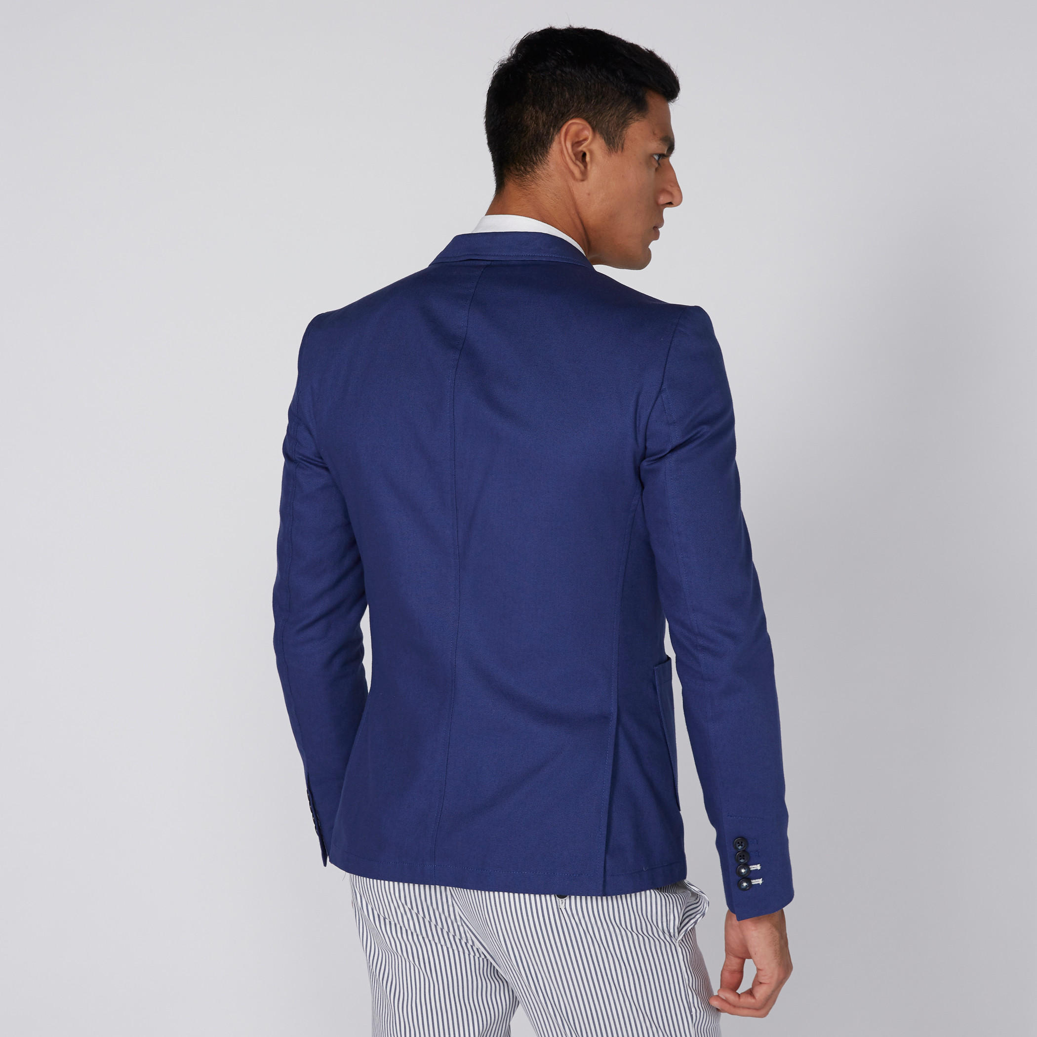 جاكيت بليزر بياقة طويلة وأكمام كاملة وجيب-men-clothing-jacketsandblazers-jackets-image-4