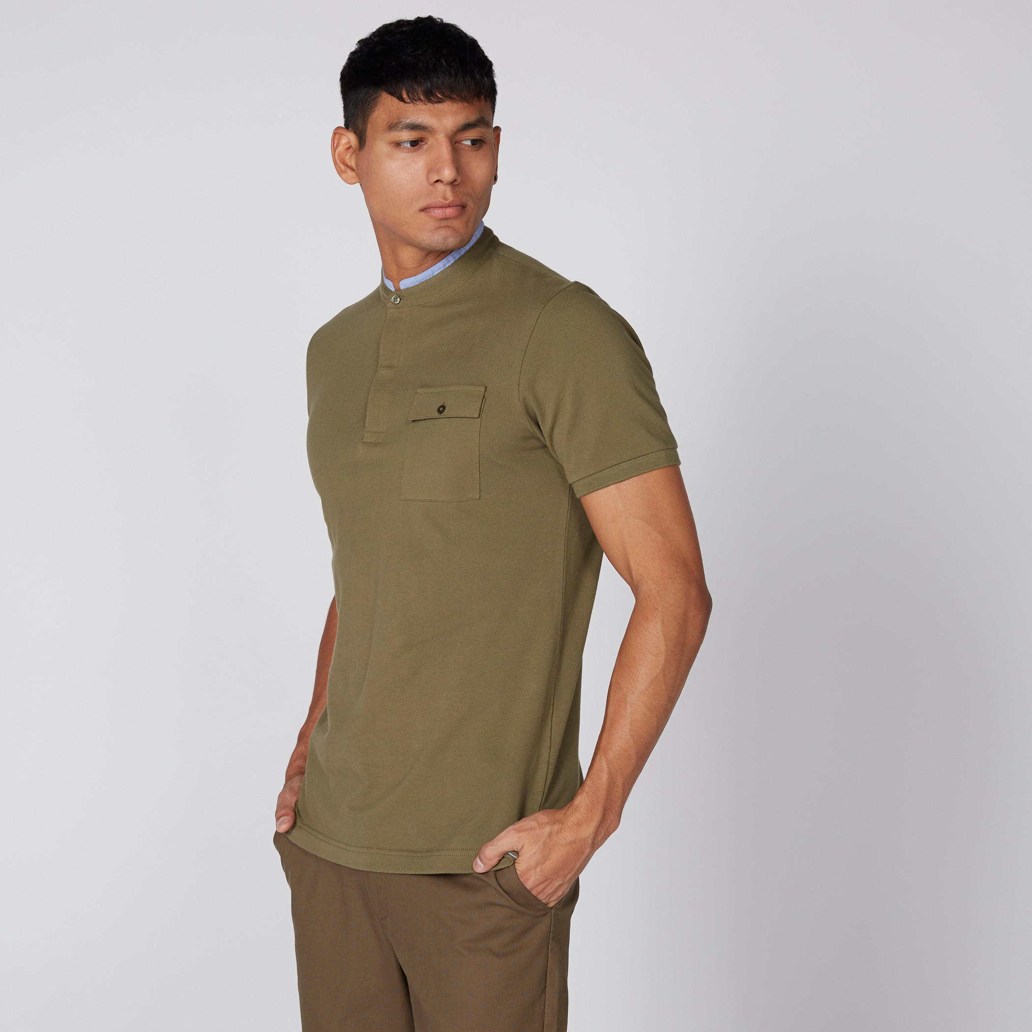 تيشيرت بياقة ماندارين وأكمام قصيرة وجيوب-men-clothing-tshirtsandpolos-tshirts-image-1