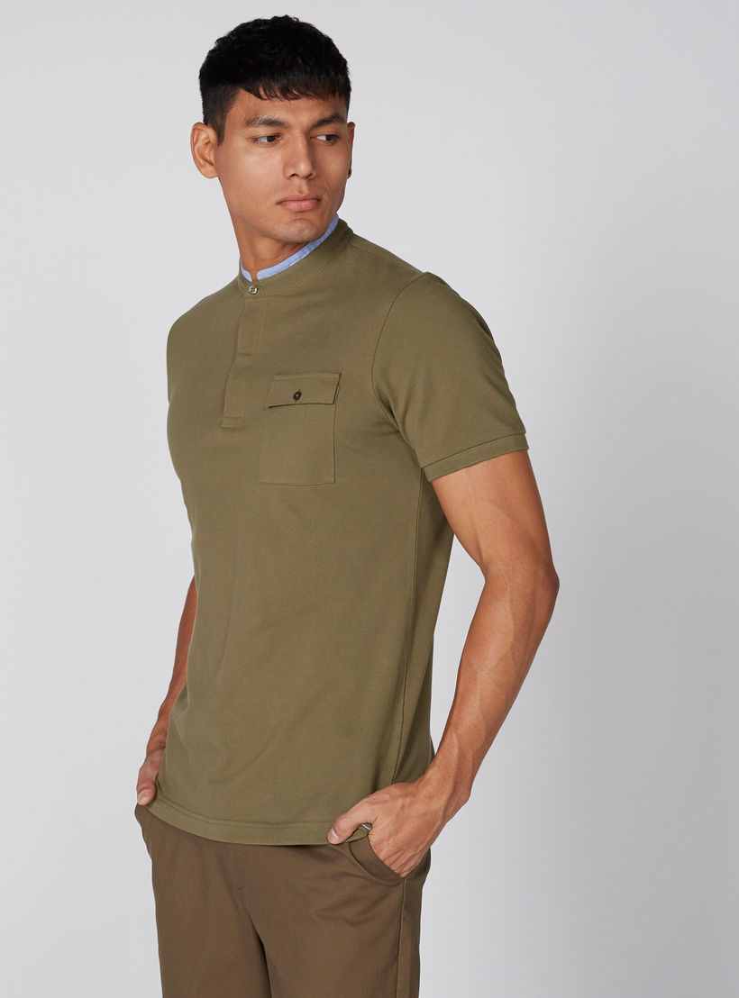 تيشيرت بياقة ماندارين وأكمام قصيرة وجيوب-men-clothing-tshirtsandpolos-tshirts-image-1