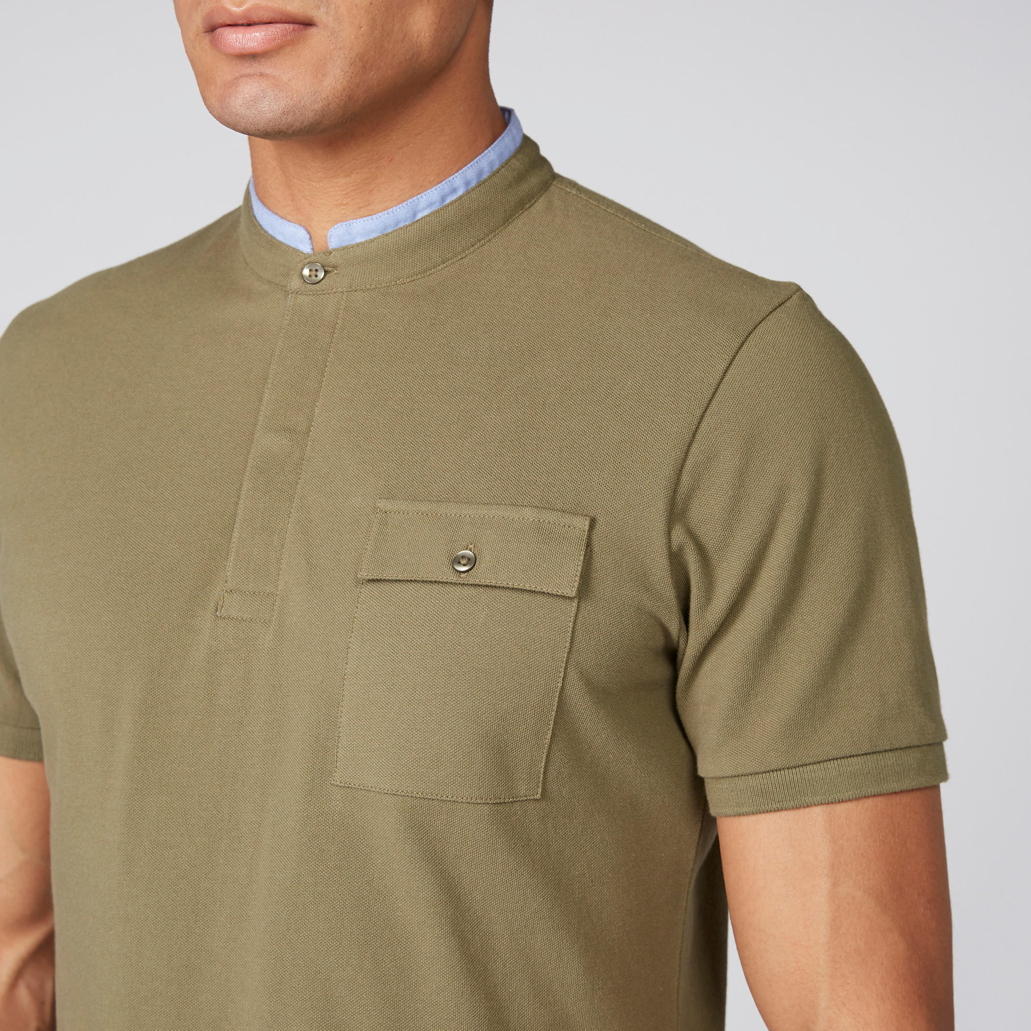 تيشيرت بياقة ماندارين وأكمام قصيرة وجيوب-men-clothing-tshirtsandpolos-tshirts-image-2