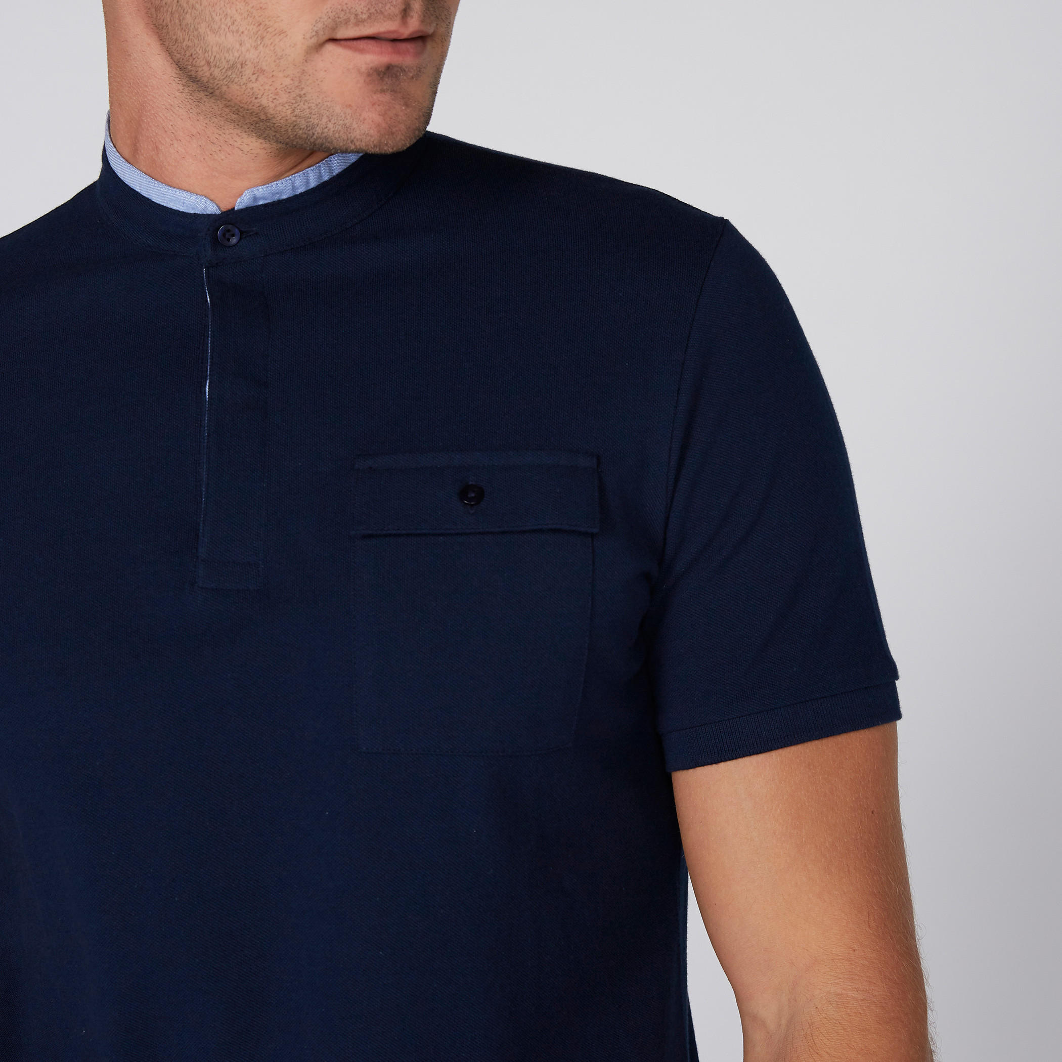 تيشيرت بياقة ماندارين وأكمام قصيرة وجيوب-men-clothing-tshirtsandpolos-tshirts-image-2