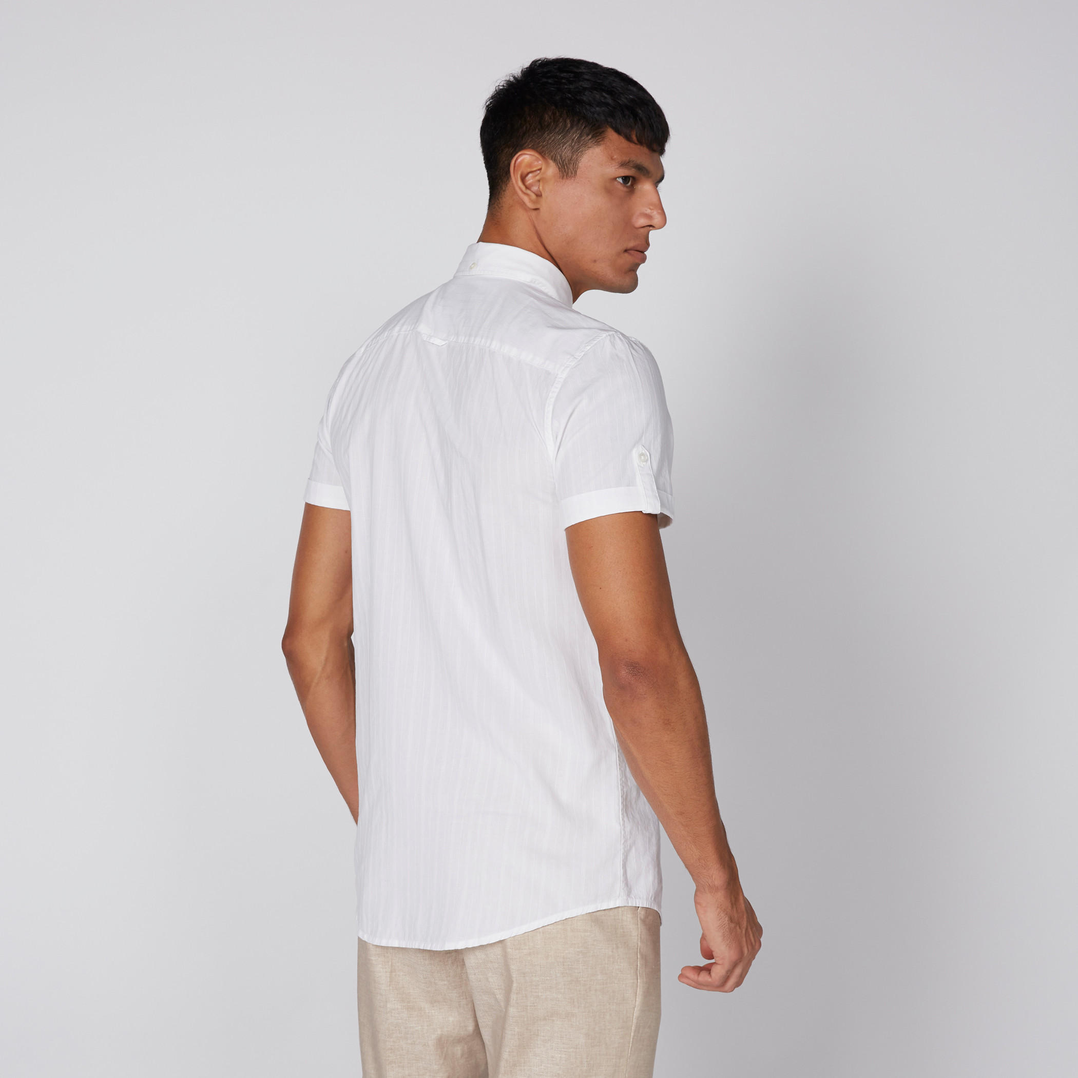 قميص بارز الملمس بأكمام قصيرة وأزرار-men-clothing-shirts-image-3