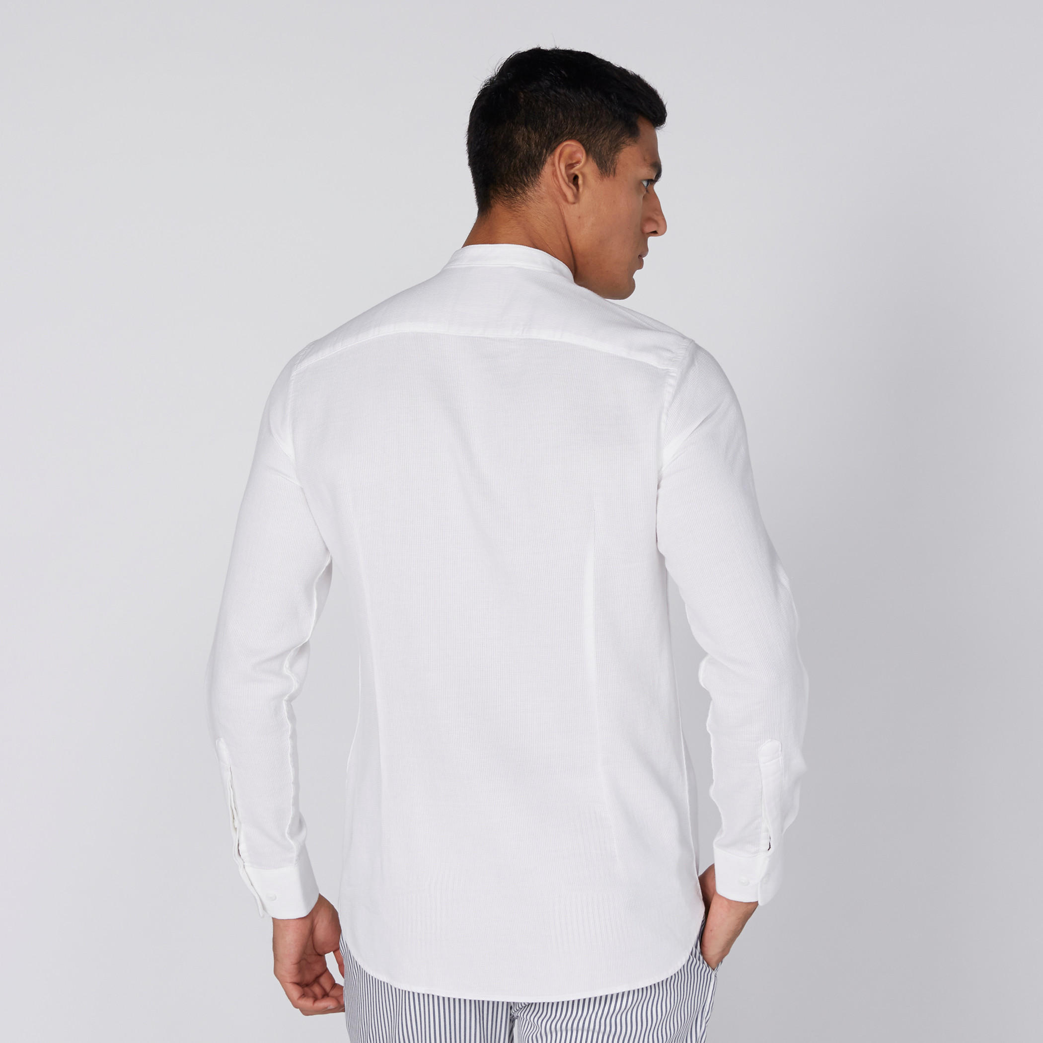 قميص بأكمام طويلة وياقة ماندارين وأزرار-men-clothing-shirts-image-4