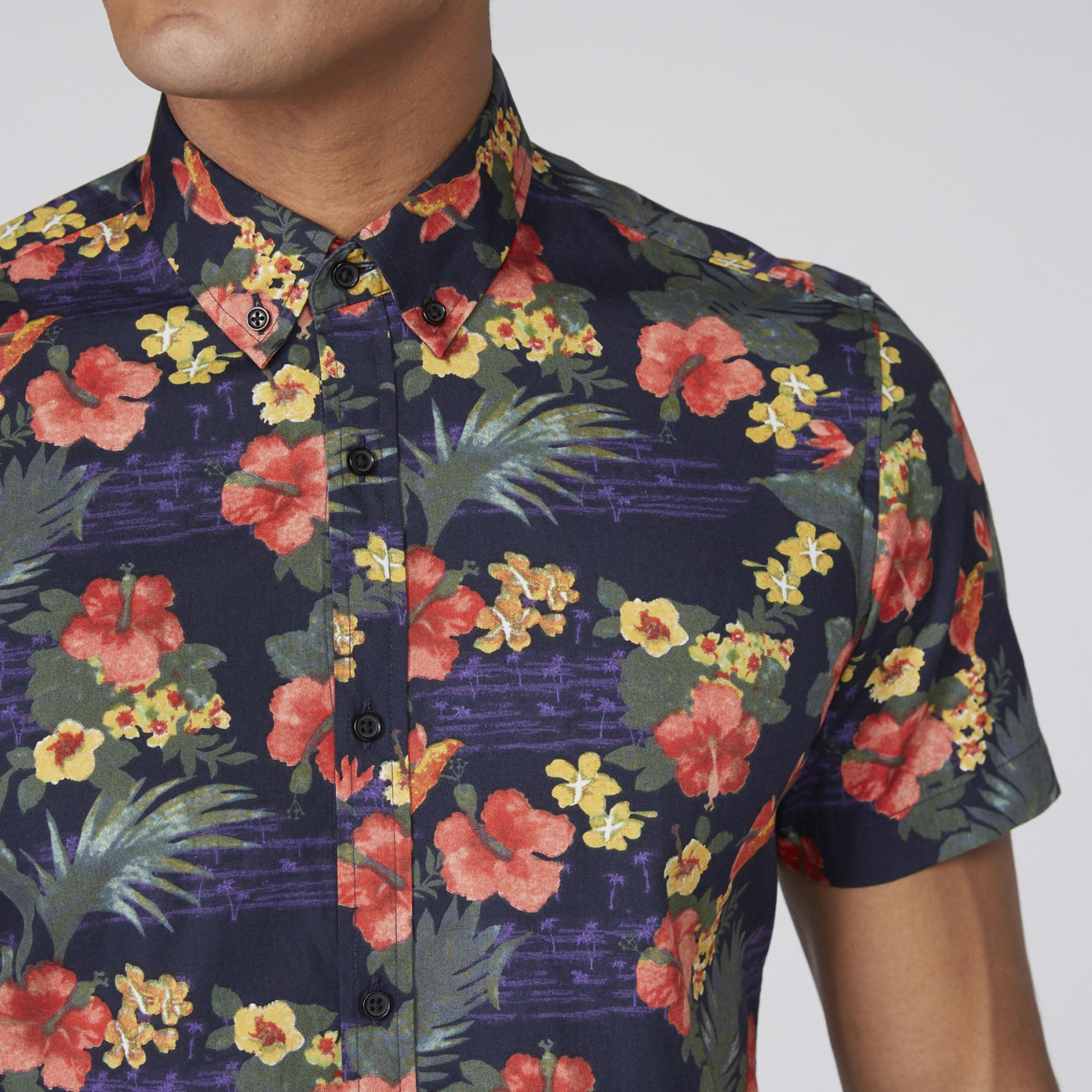 قميص بأكمام قصيرة وأزرار وطبعات-men-clothing-shirts-image-2
