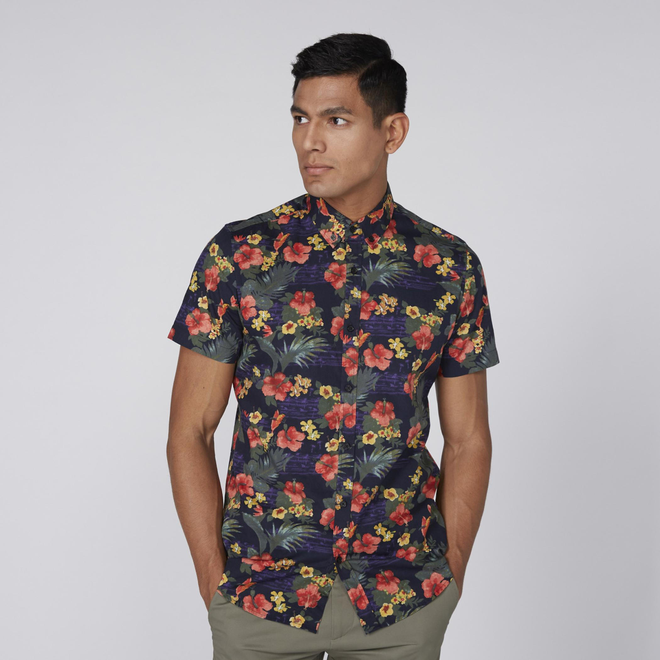 قميص بأكمام قصيرة وأزرار وطبعات-men-clothing-shirts-image-3