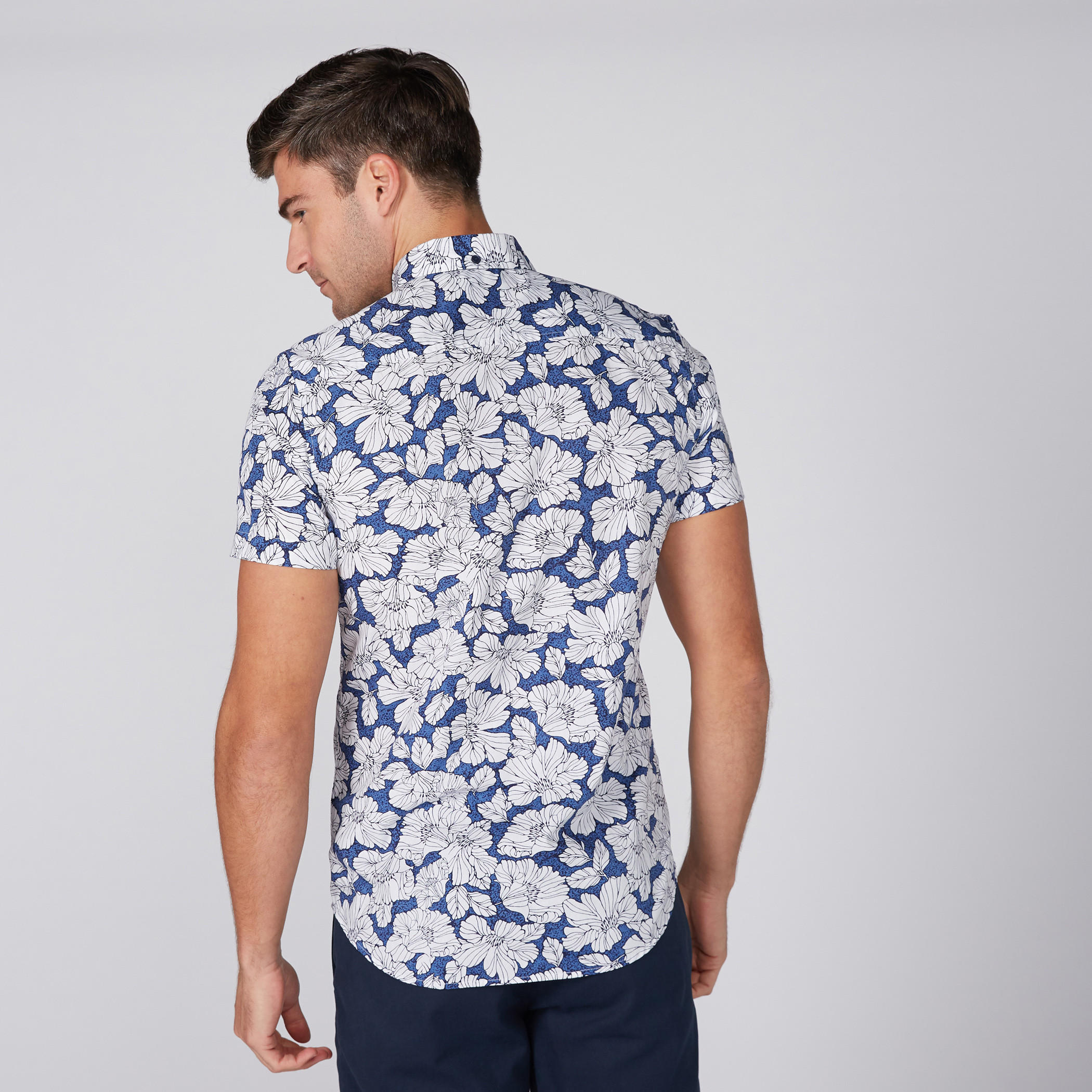 قميص بأكمام قصيرة وأزرار وطبعات-men-clothing-shirts-image-4