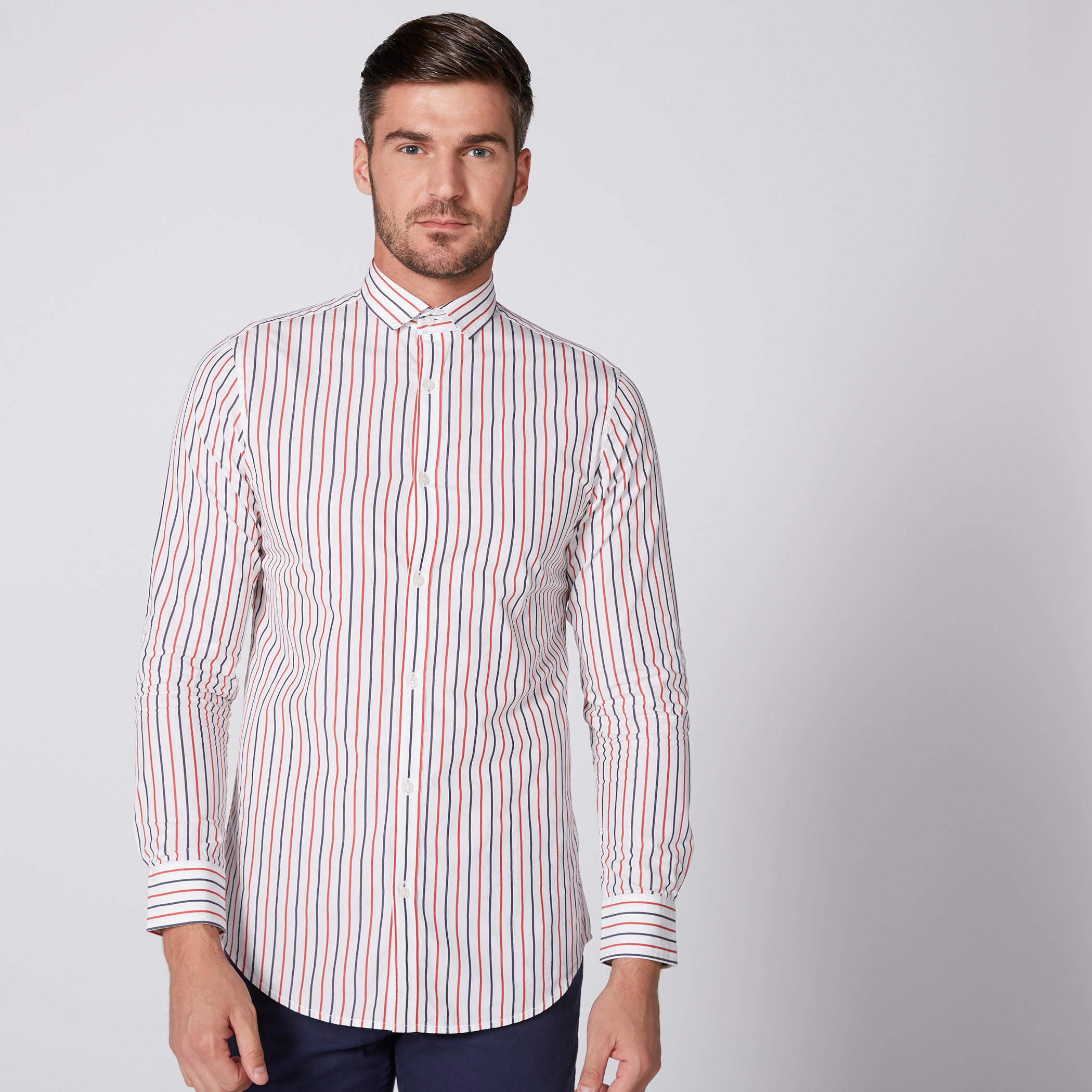 قميص مقلّم بأكمام طويلة وأزرار-men-clothing-shirts-image-2