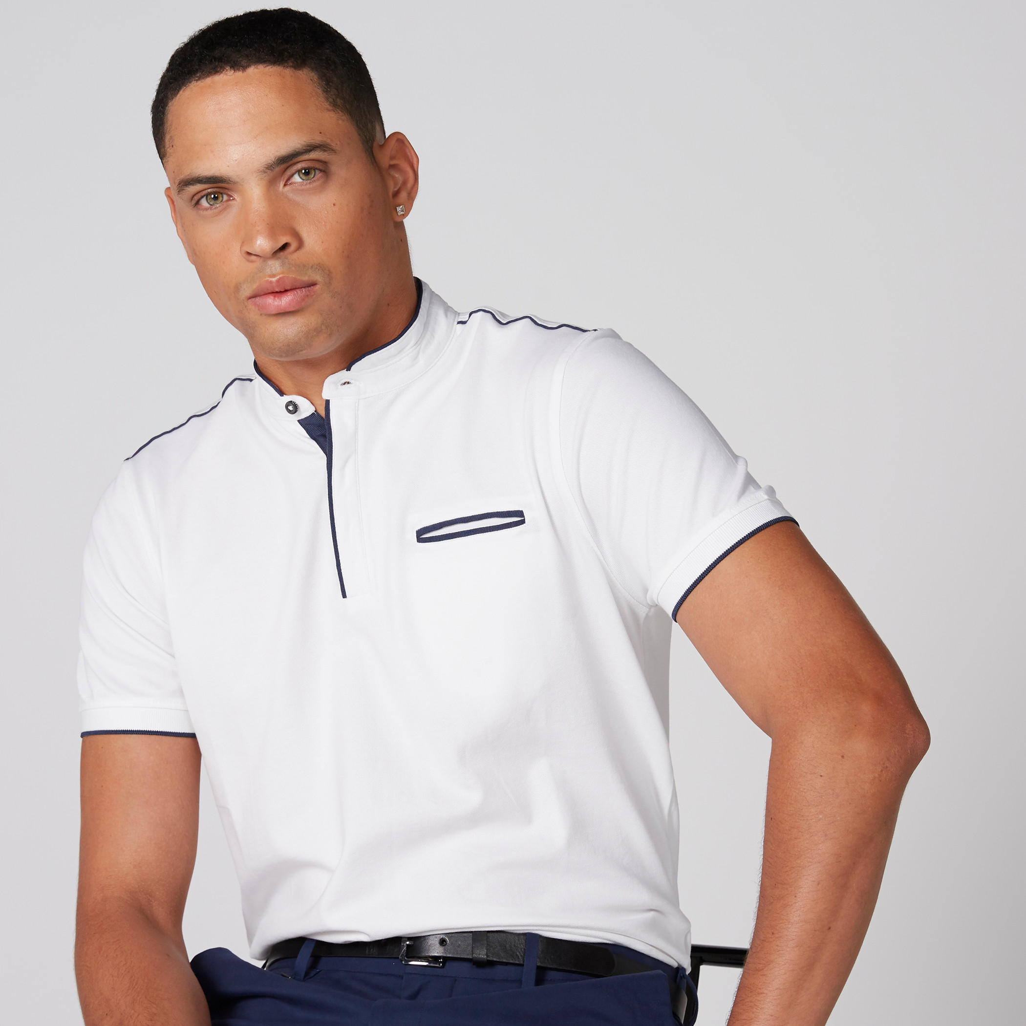 تيشيرت بياقة ماندارين وأكمام قصيرة-men-clothing-tshirtsandpolos-polos-image-1