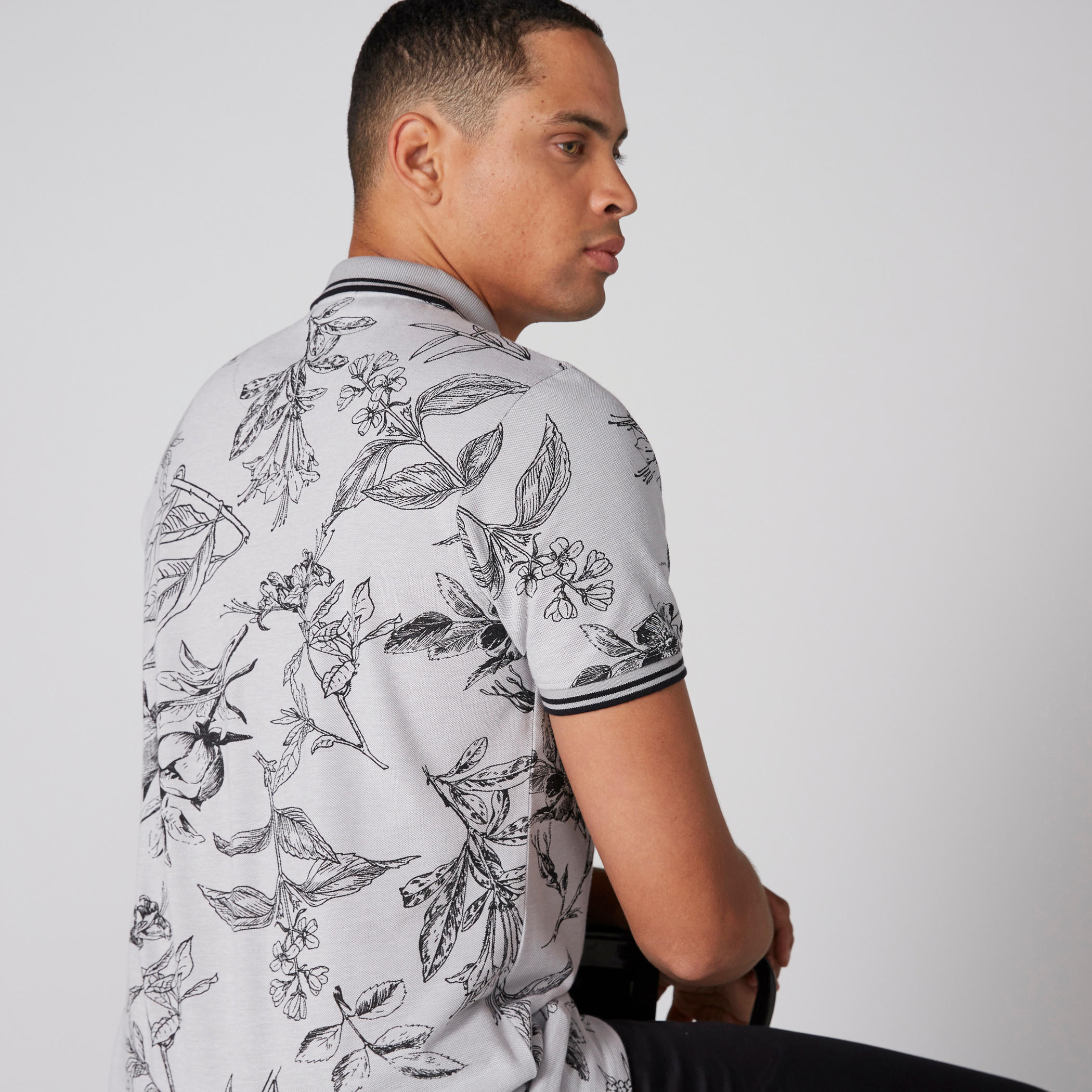 تيشيرت بياقة بولو وأكمام قصيرة وطبعات-men-clothing-tshirtsandpolos-polos-image-2