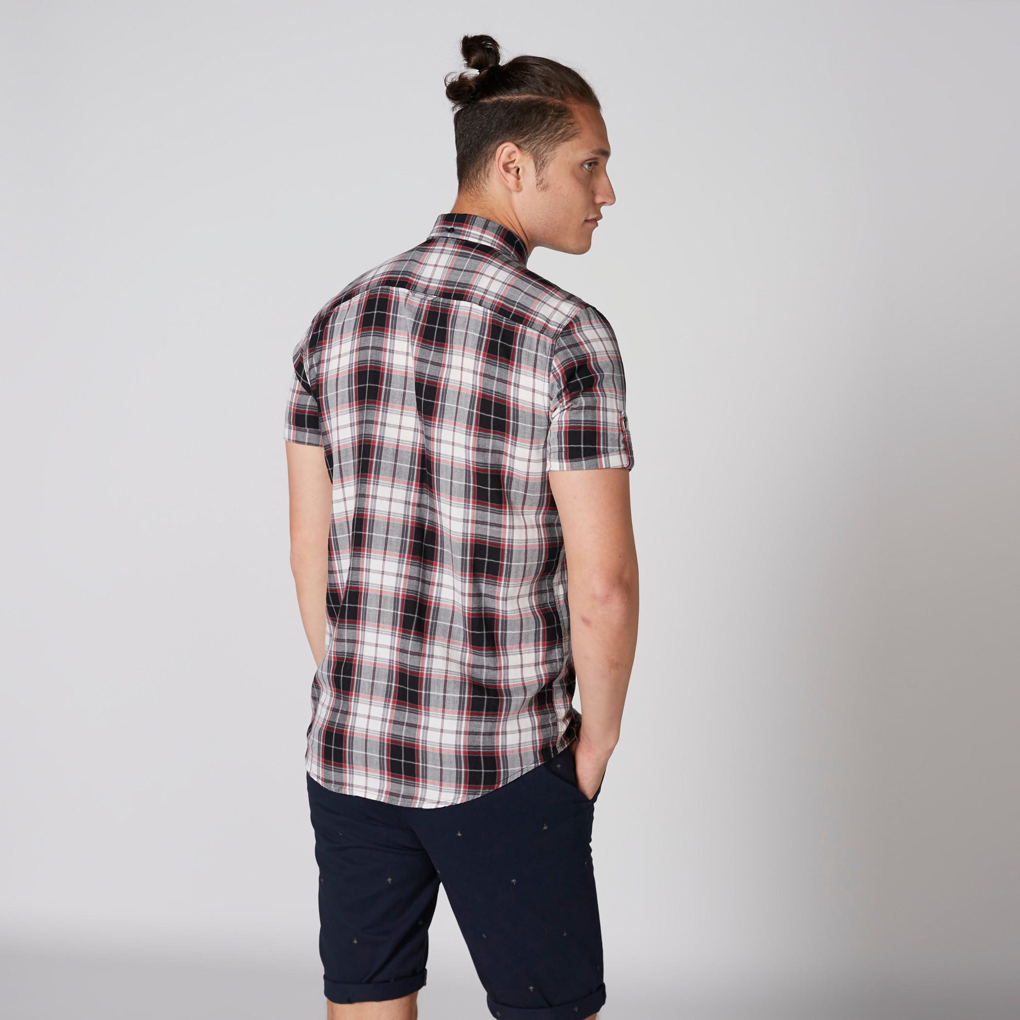 قميص كاروهات بأكمام قصيرة وأزرار-men-clothing-shirts-image-2