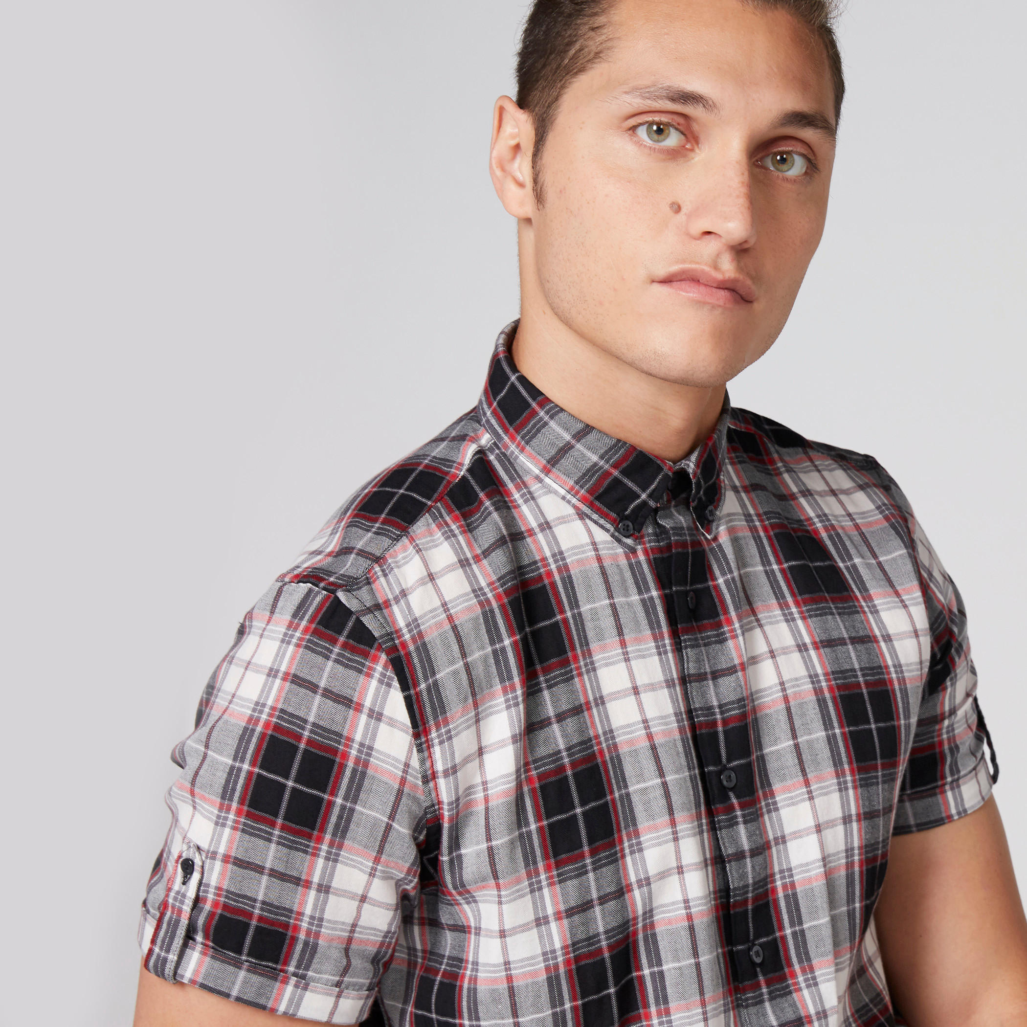قميص كاروهات بأكمام قصيرة وأزرار-men-clothing-shirts-image-4