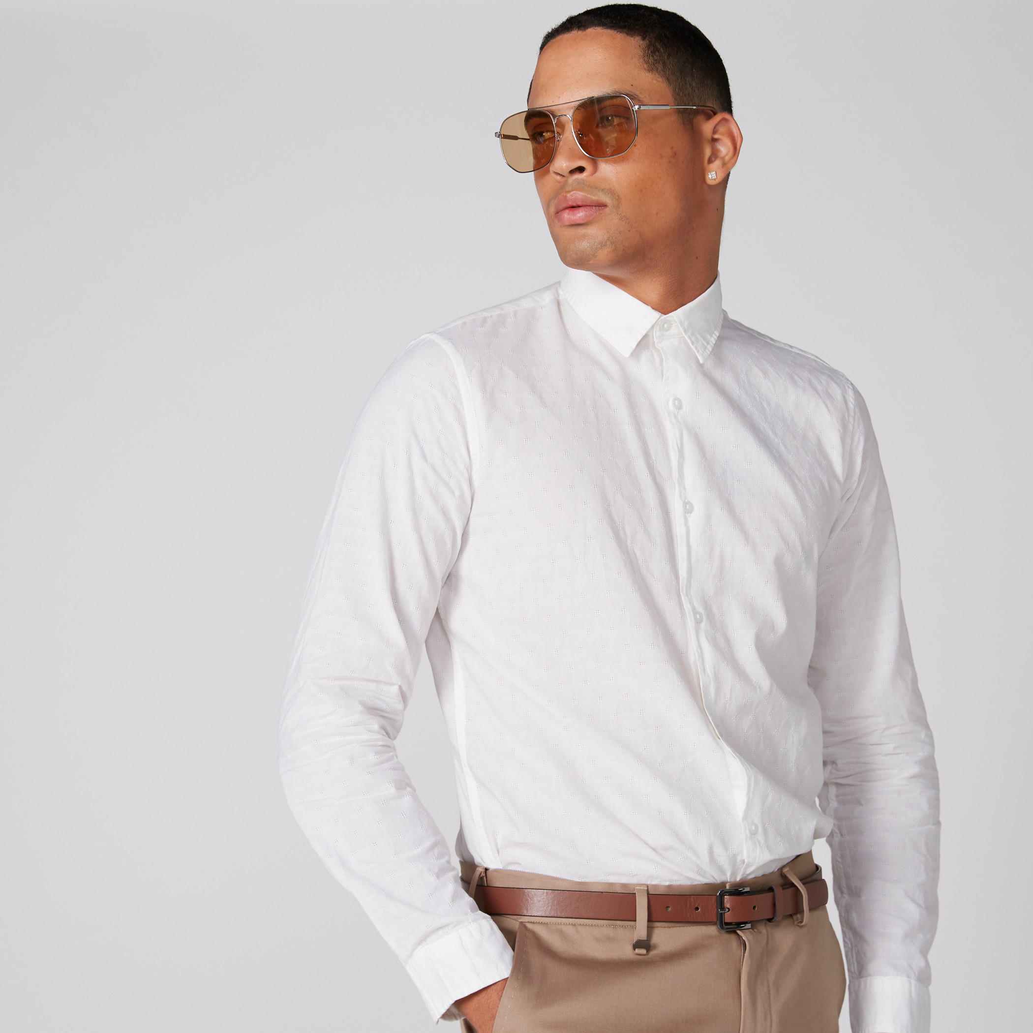 قميص بأكمام طويلة ووصلة أزرار كاملة وياقة واسعة-men-clothing-shirts-image-1