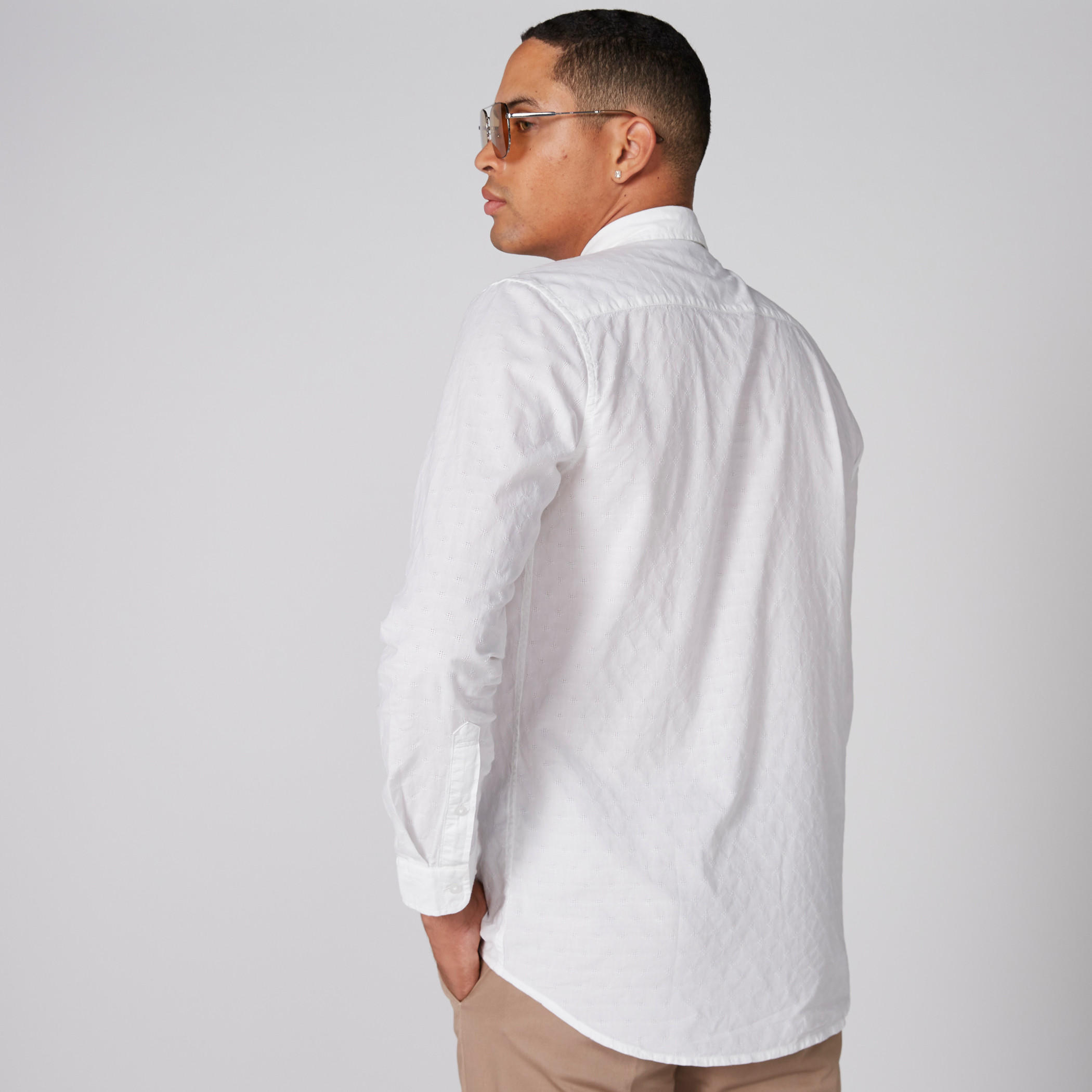 قميص بأكمام طويلة ووصلة أزرار كاملة وياقة واسعة-men-clothing-shirts-image-2