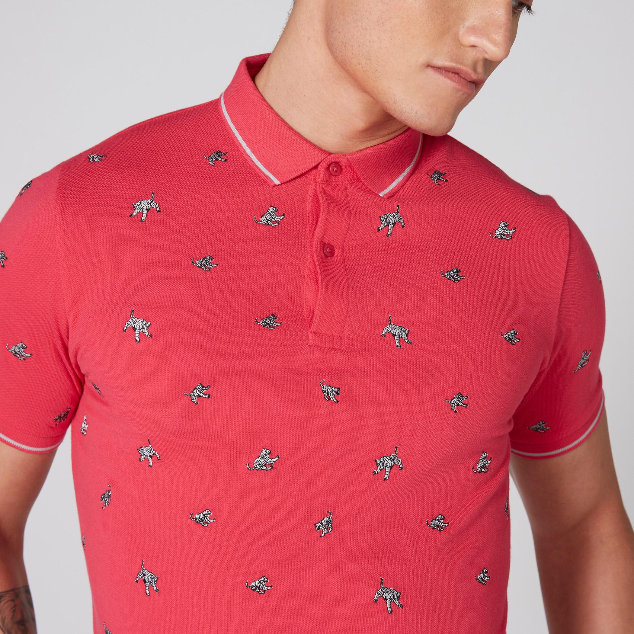 تيشيرت مطرّز بياقة بولو وأكمام قصيرة-men-clothing-tshirtsandpolos-polos-image-4