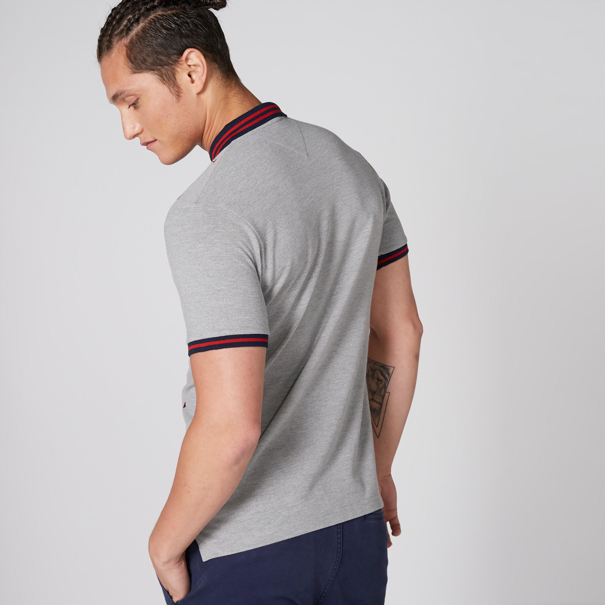تيشيرت مطرّز بياقة بولو وأكمام قصيرة-men-clothing-tshirtsandpolos-polos-image-2