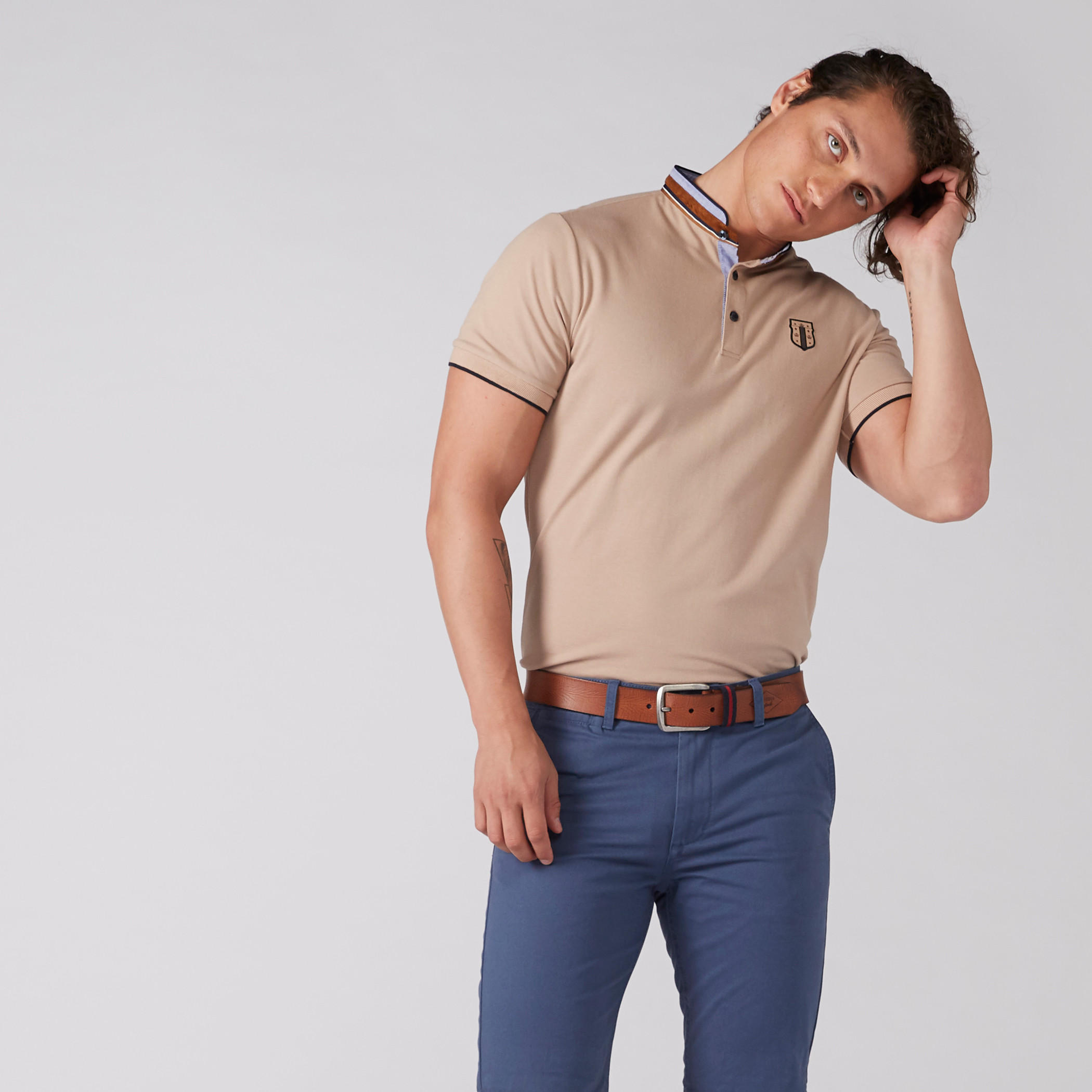 تيشيرت بارز الملمس بياقة ماندراين وأكمام قصيرة-men-clothing-tshirtsandpolos-polos-image-1