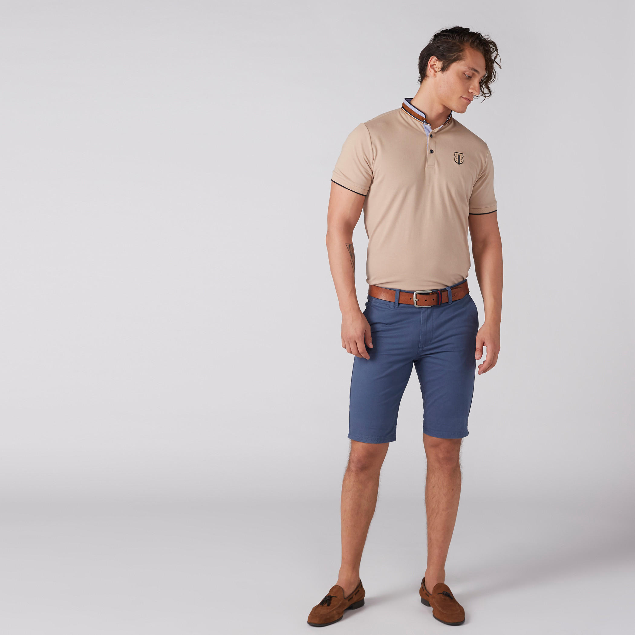 تيشيرت بارز الملمس بياقة ماندراين وأكمام قصيرة-men-clothing-tshirtsandpolos-polos-image-3