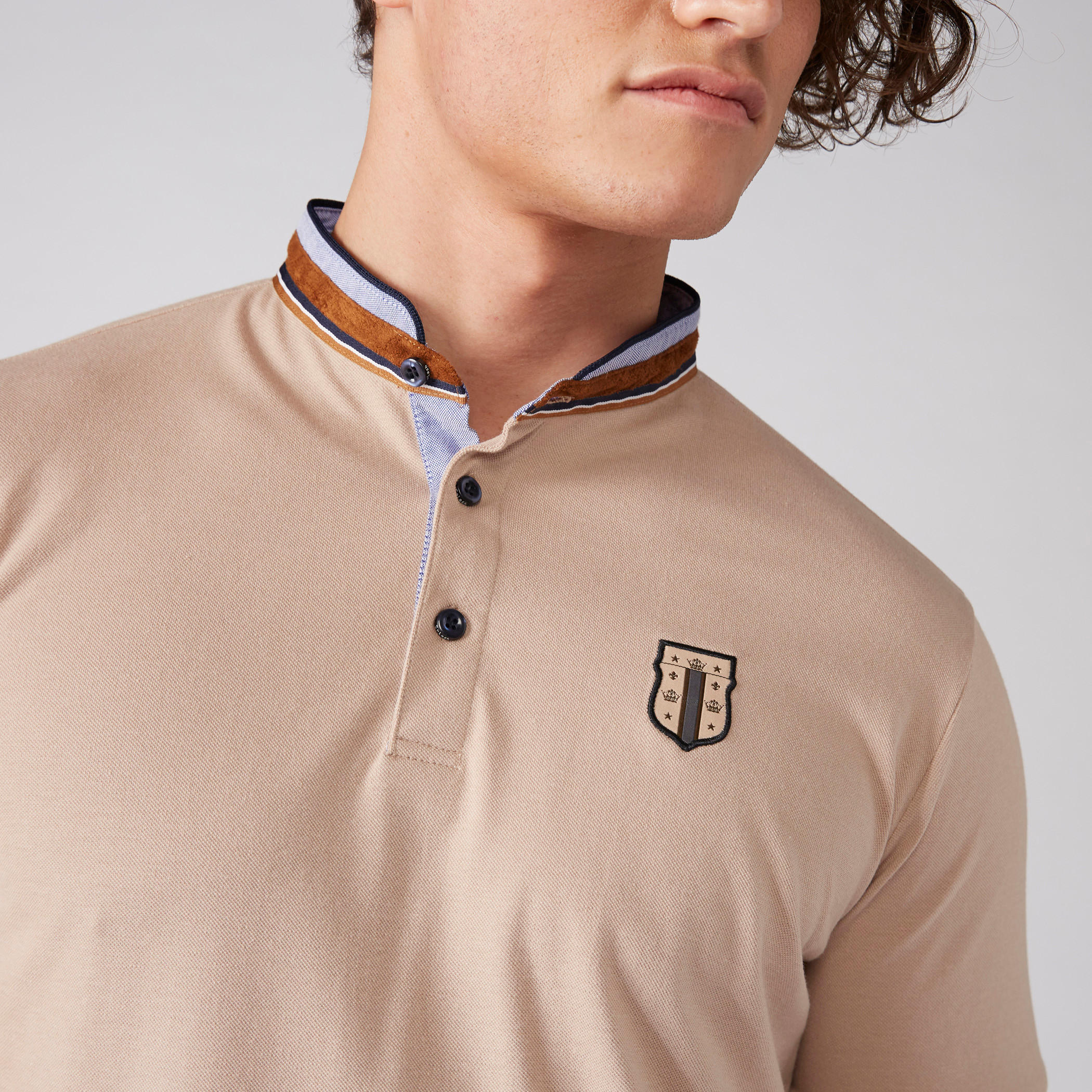 تيشيرت بارز الملمس بياقة ماندراين وأكمام قصيرة-men-clothing-tshirtsandpolos-polos-image-4