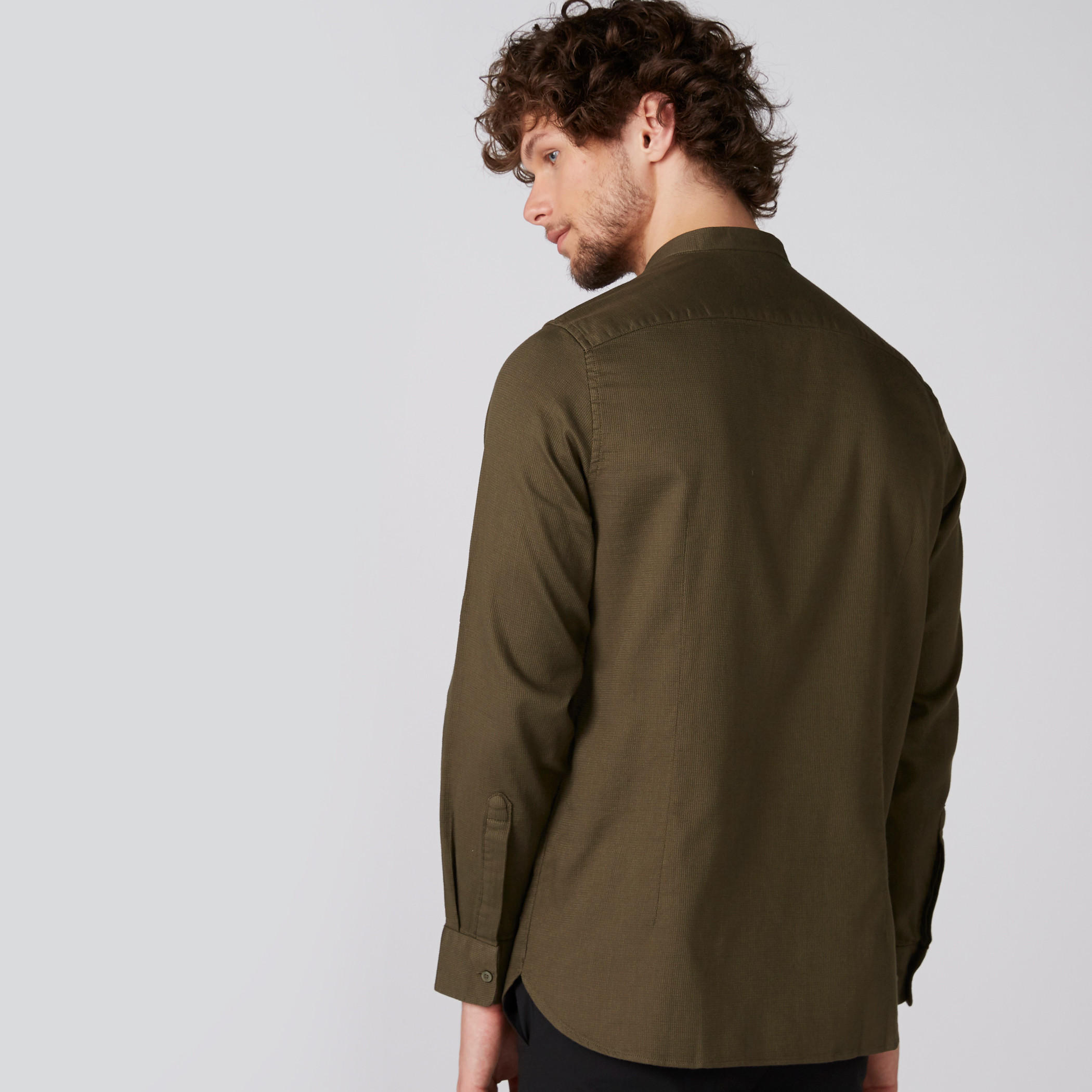 قميص بأكمام طويلة وياقة ماندارين وأزرار-men-clothing-shirts-image-3