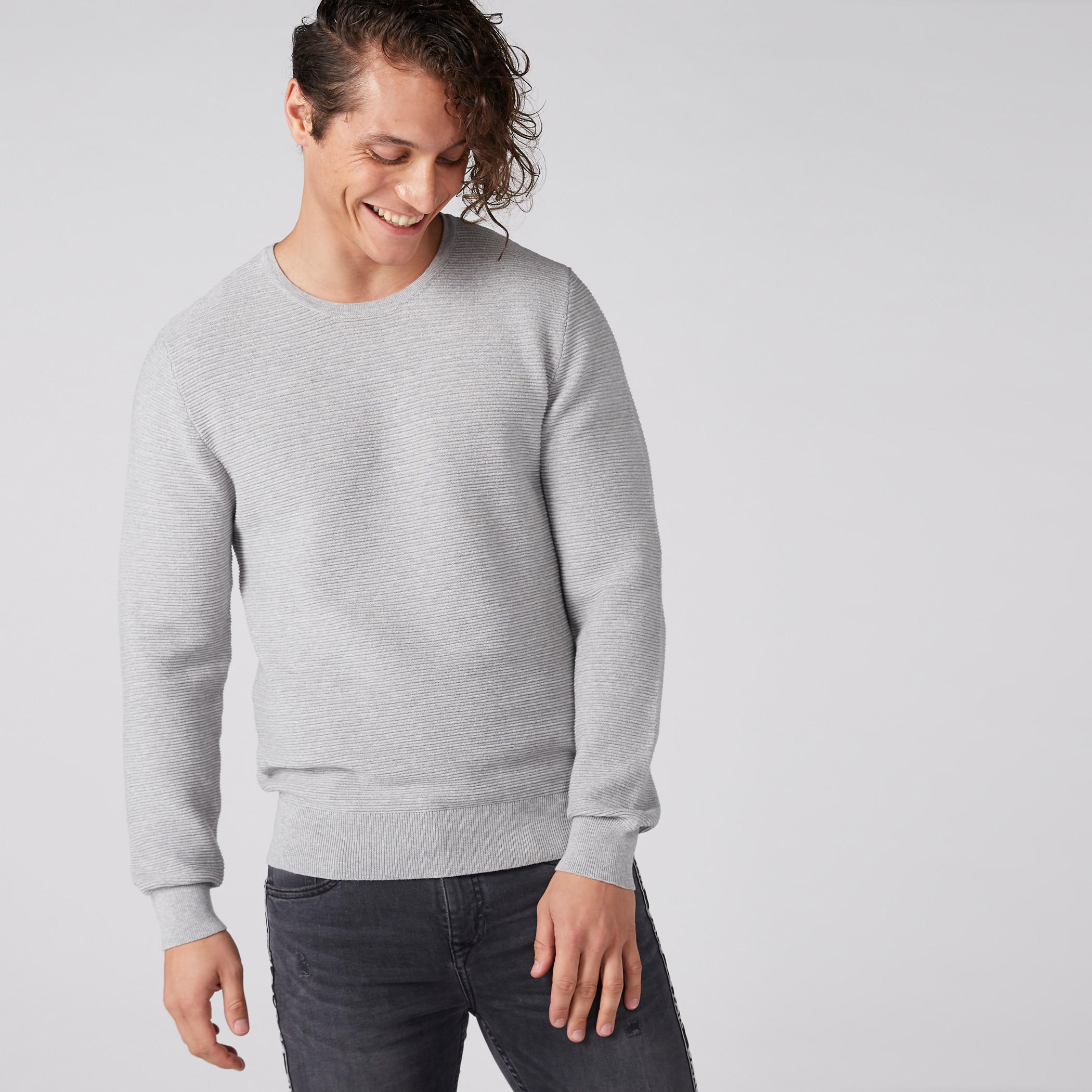 سويت شيرت بارز الملمس بياقة مستديرة وأكمام طويلة-men-winterwear-hoodiesandsweatshirts-image-1