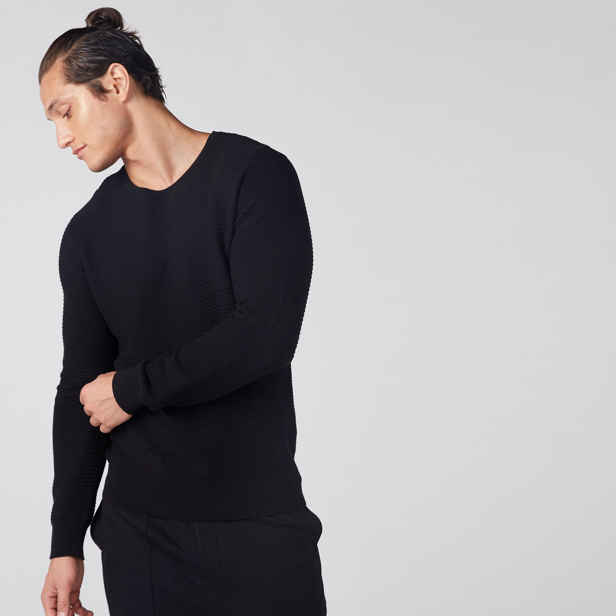 سويت شيرت بارز الملمس بياقة مستديرة وأكمام طويلة-men-winterwear-hoodiesandsweatshirts-image-1