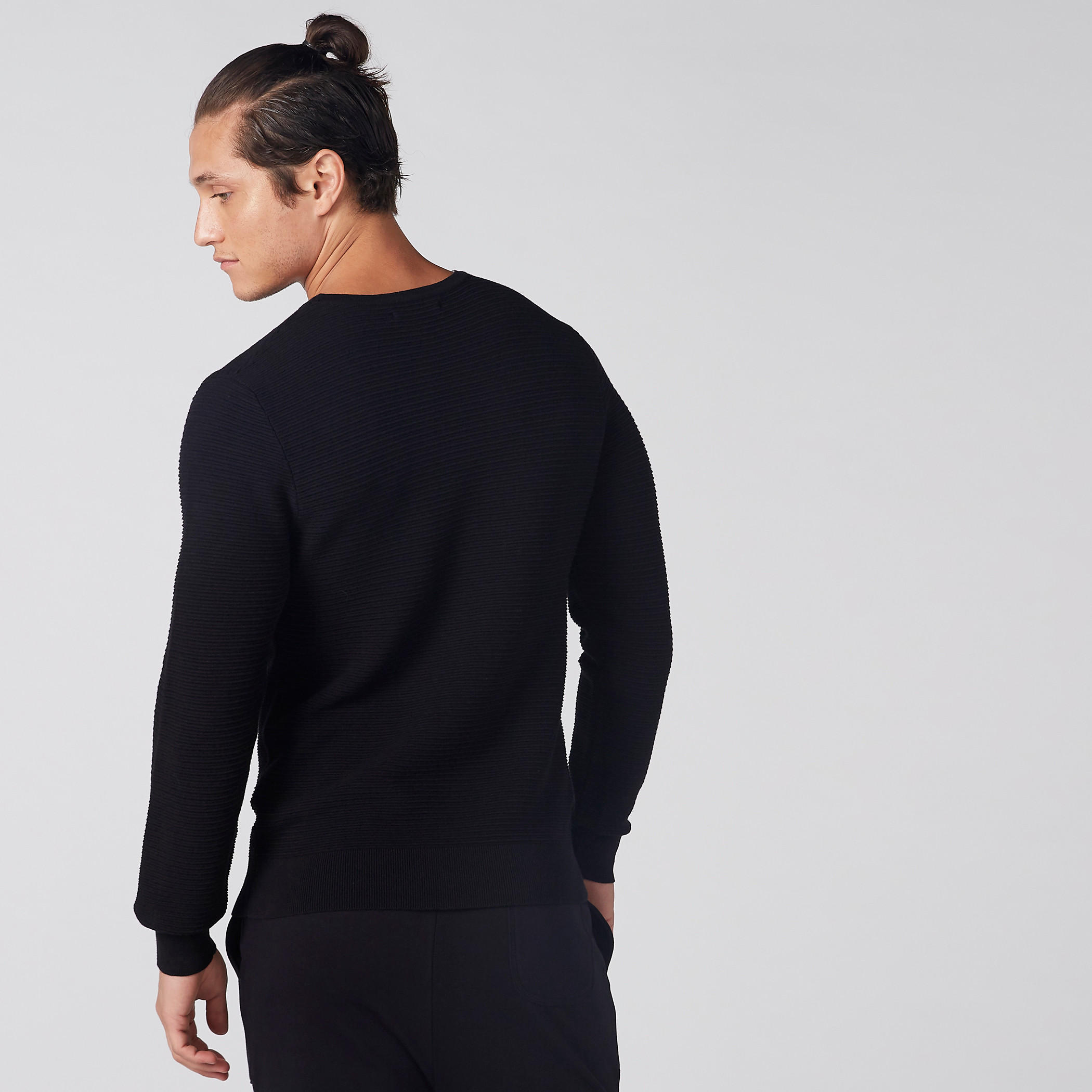 سويت شيرت بارز الملمس بياقة مستديرة وأكمام طويلة-men-winterwear-hoodiesandsweatshirts-image-2