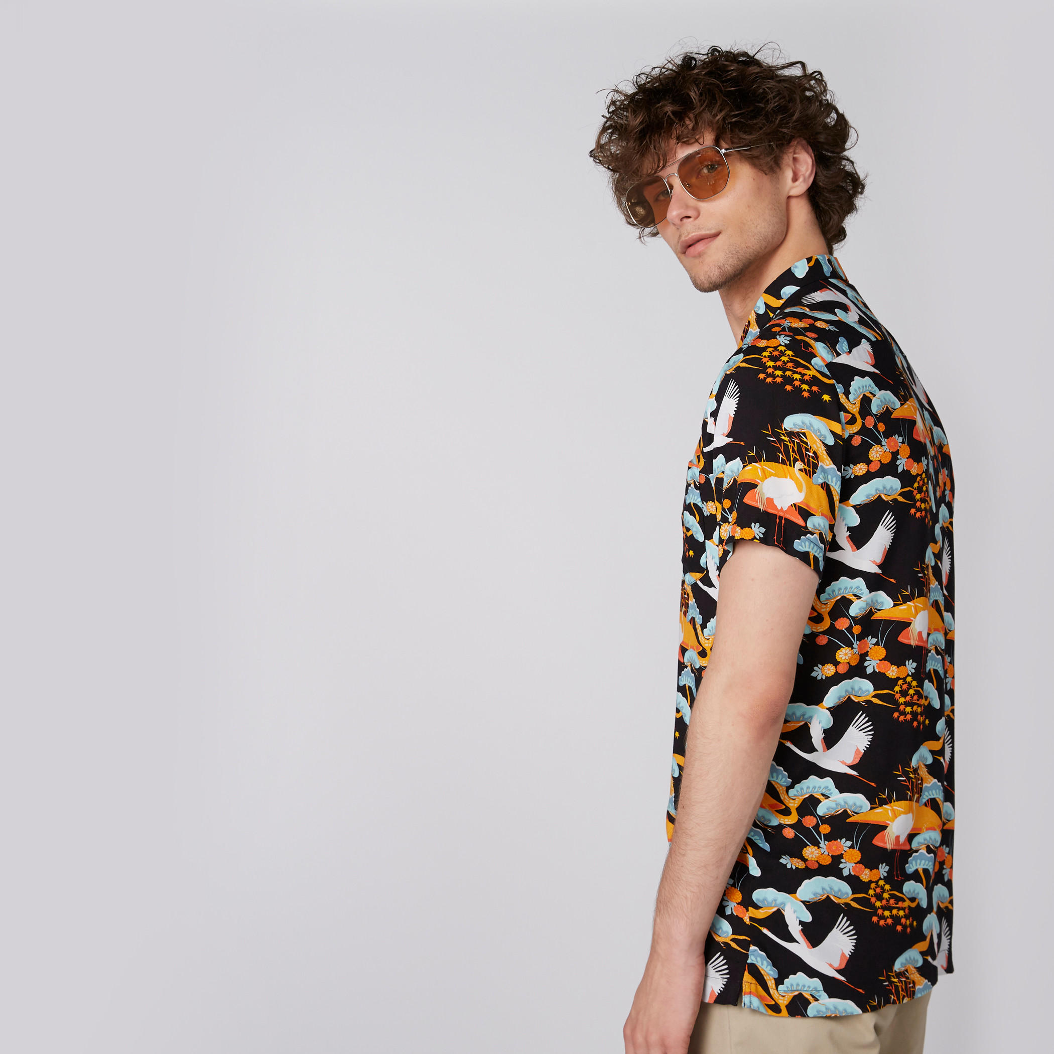 قميص بأكمام قصيرة وأزرار وطبعات-men-clothing-shirts-image-5
