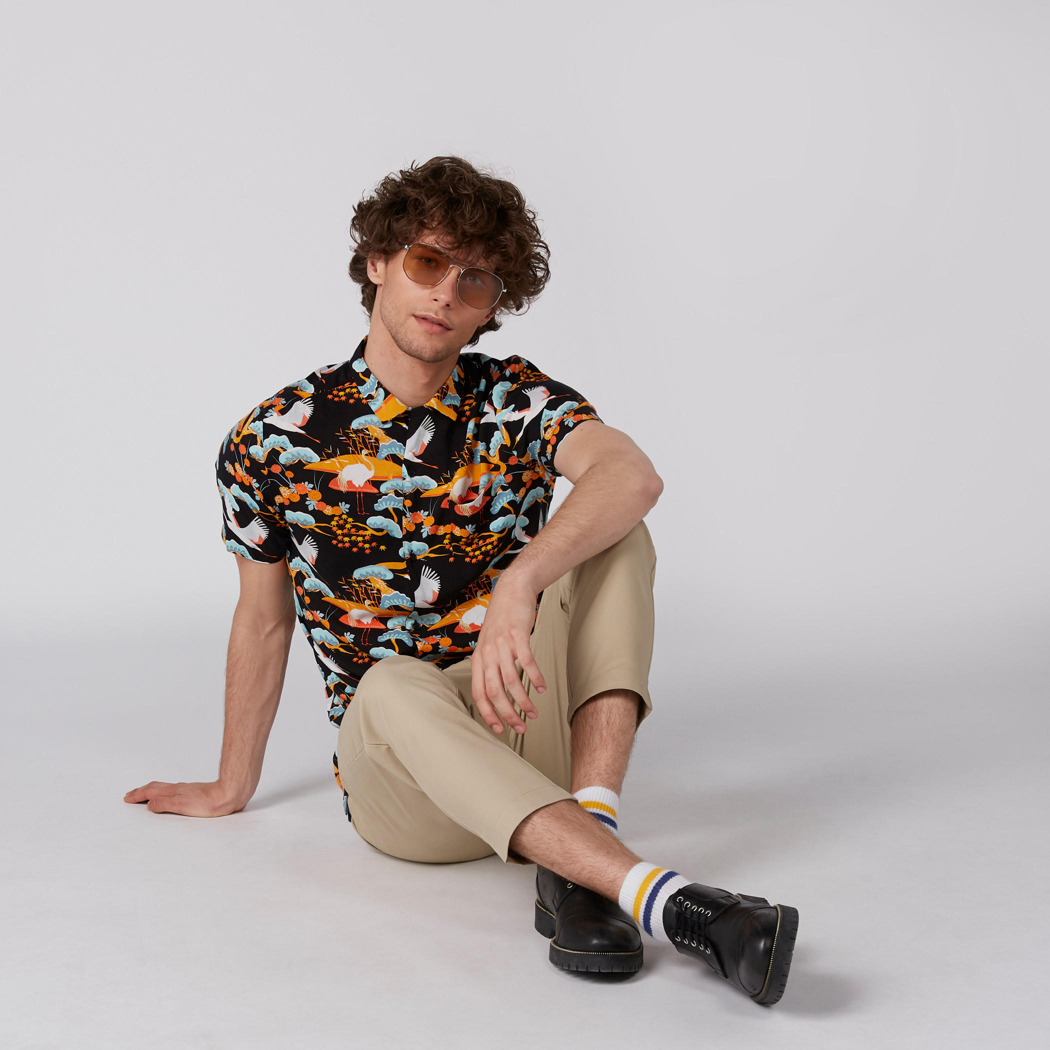 قميص بأكمام قصيرة وأزرار وطبعات-men-clothing-shirts-image-3
