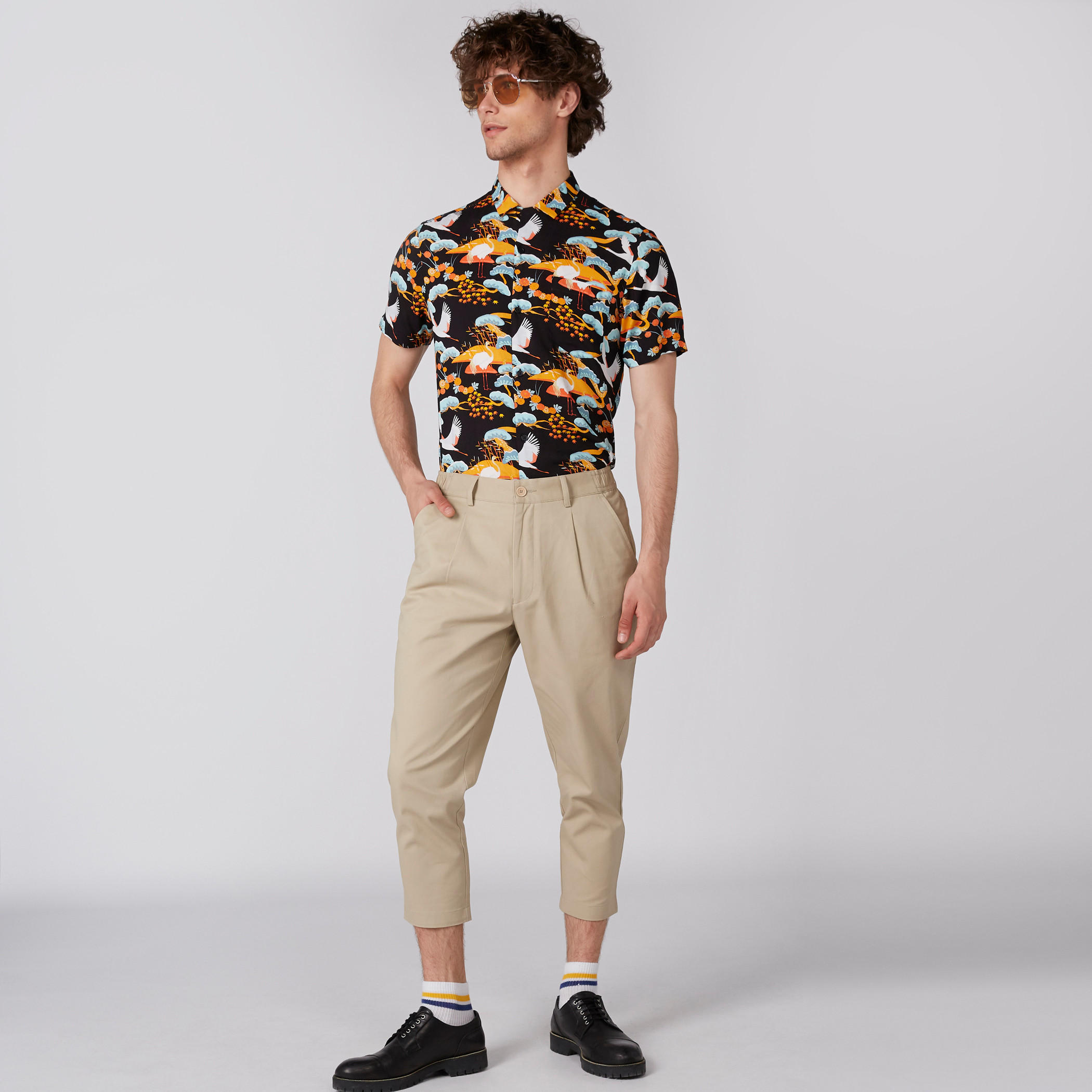 قميص بأكمام قصيرة وأزرار وطبعات-men-clothing-shirts-image-1