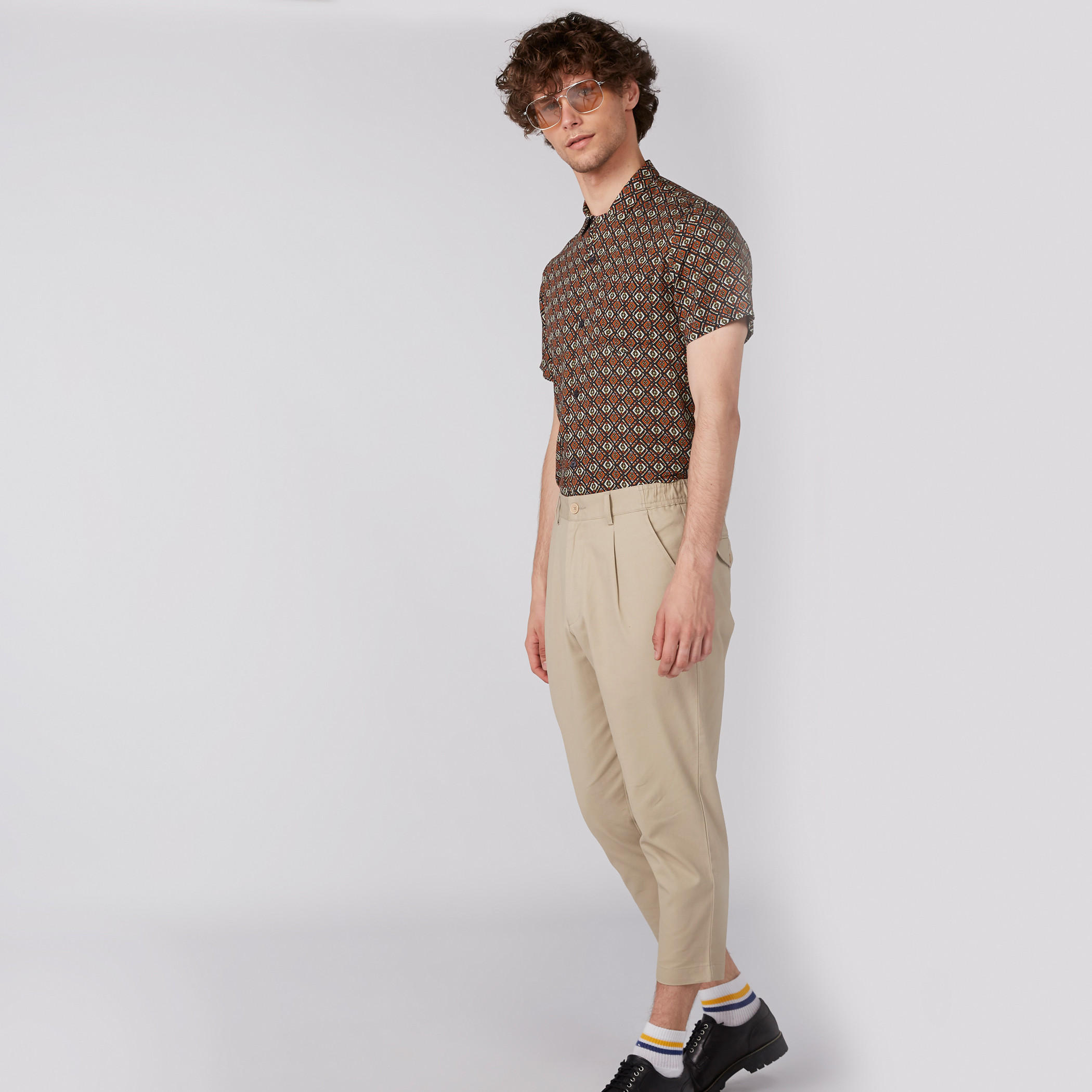 قميص بأكمام قصيرة وأزرار وطبعات-men-clothing-shirts-image-6