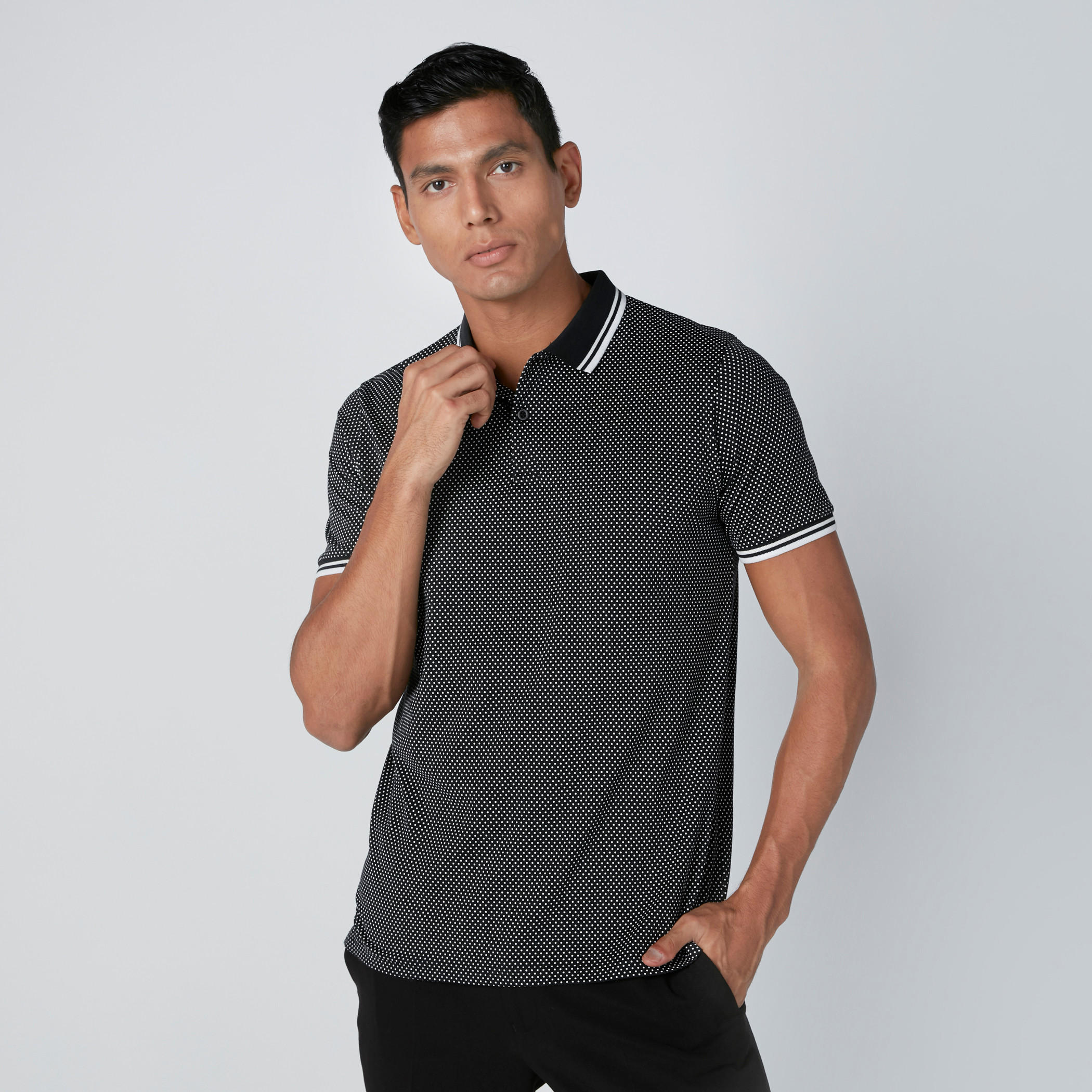 تيشيرت بياقة بولو وأكمام قصيرة وطبعات منقّطة-men-clothing-tshirtsandpolos-polos-image-1