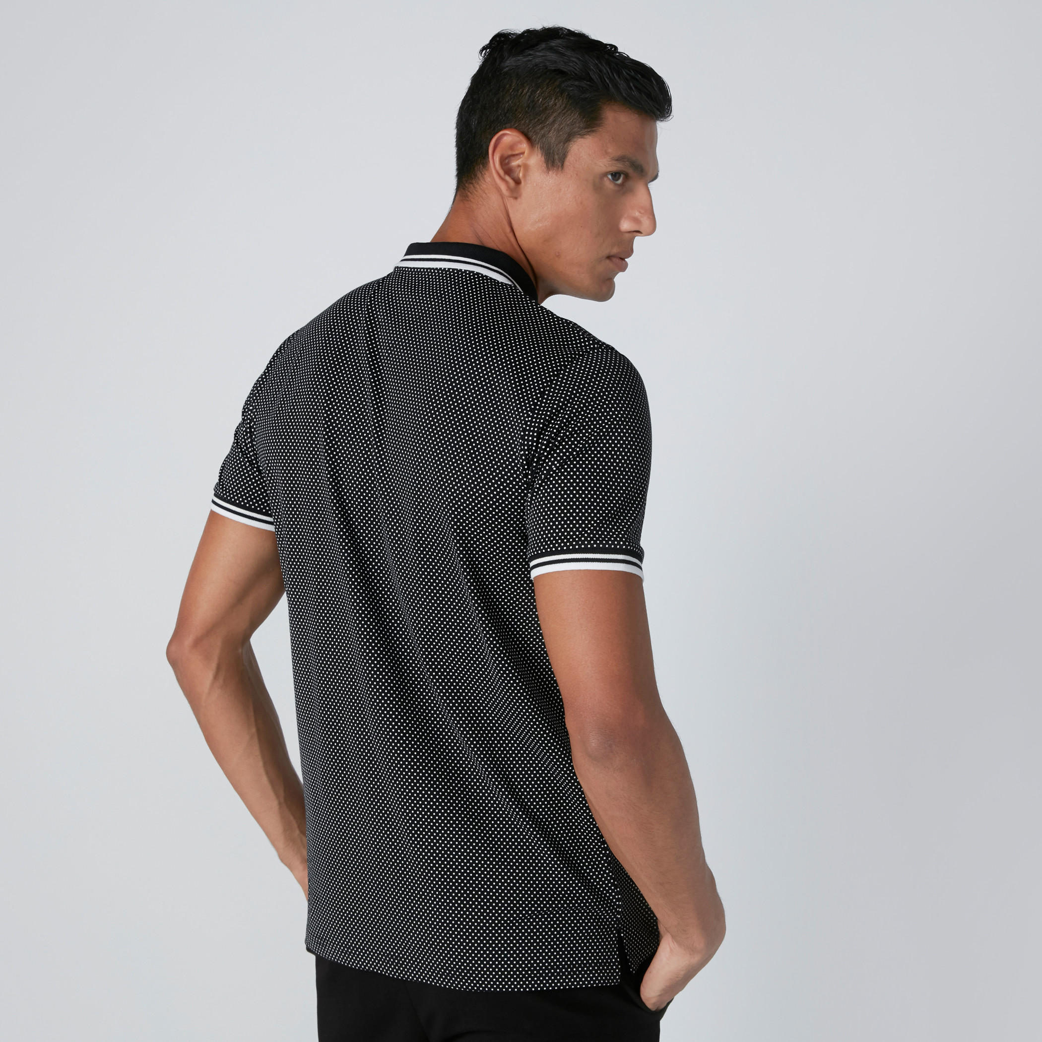 تيشيرت بياقة بولو وأكمام قصيرة وطبعات منقّطة-men-clothing-tshirtsandpolos-polos-image-3