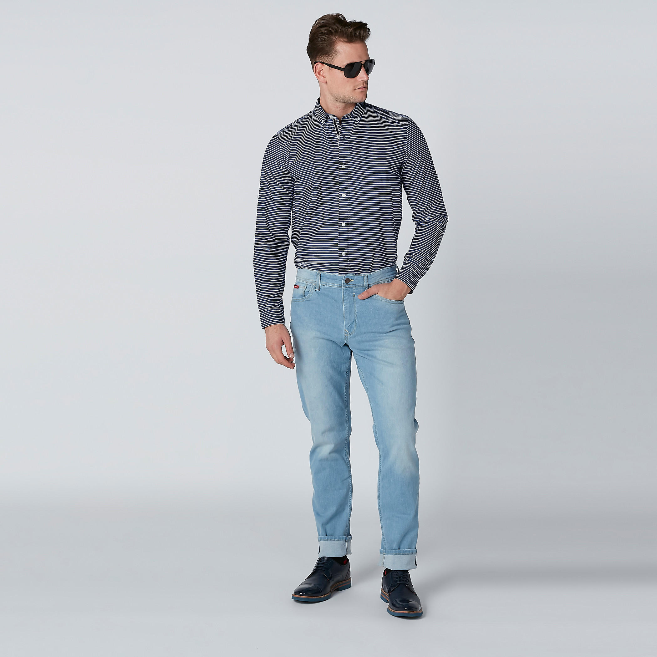 قميص مقلّم بأكمام طويلة وياقة بأزرار-men-clothing-shirts-image-3