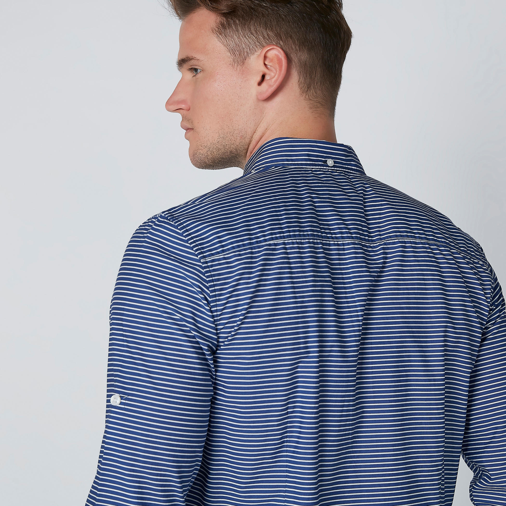 قميص مقلّم بأكمام طويلة وياقة بأزرار-men-clothing-shirts-image-4