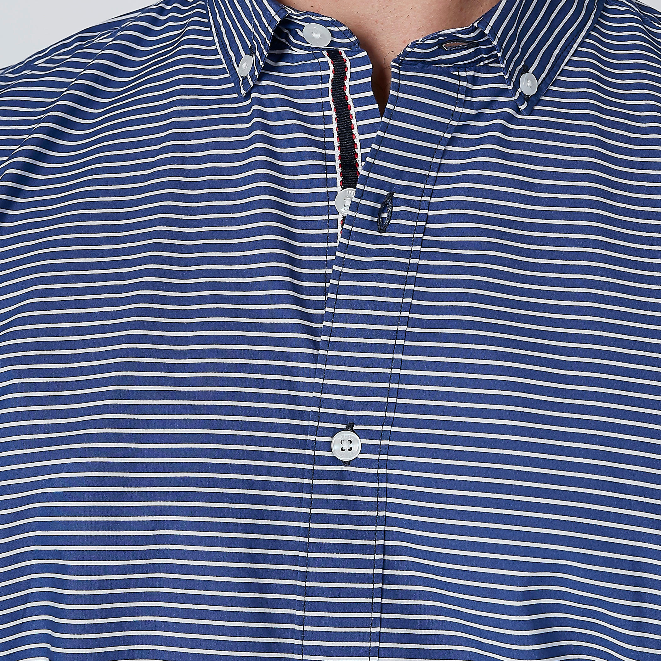 قميص مقلّم بأكمام طويلة وياقة بأزرار-men-clothing-shirts-image-5