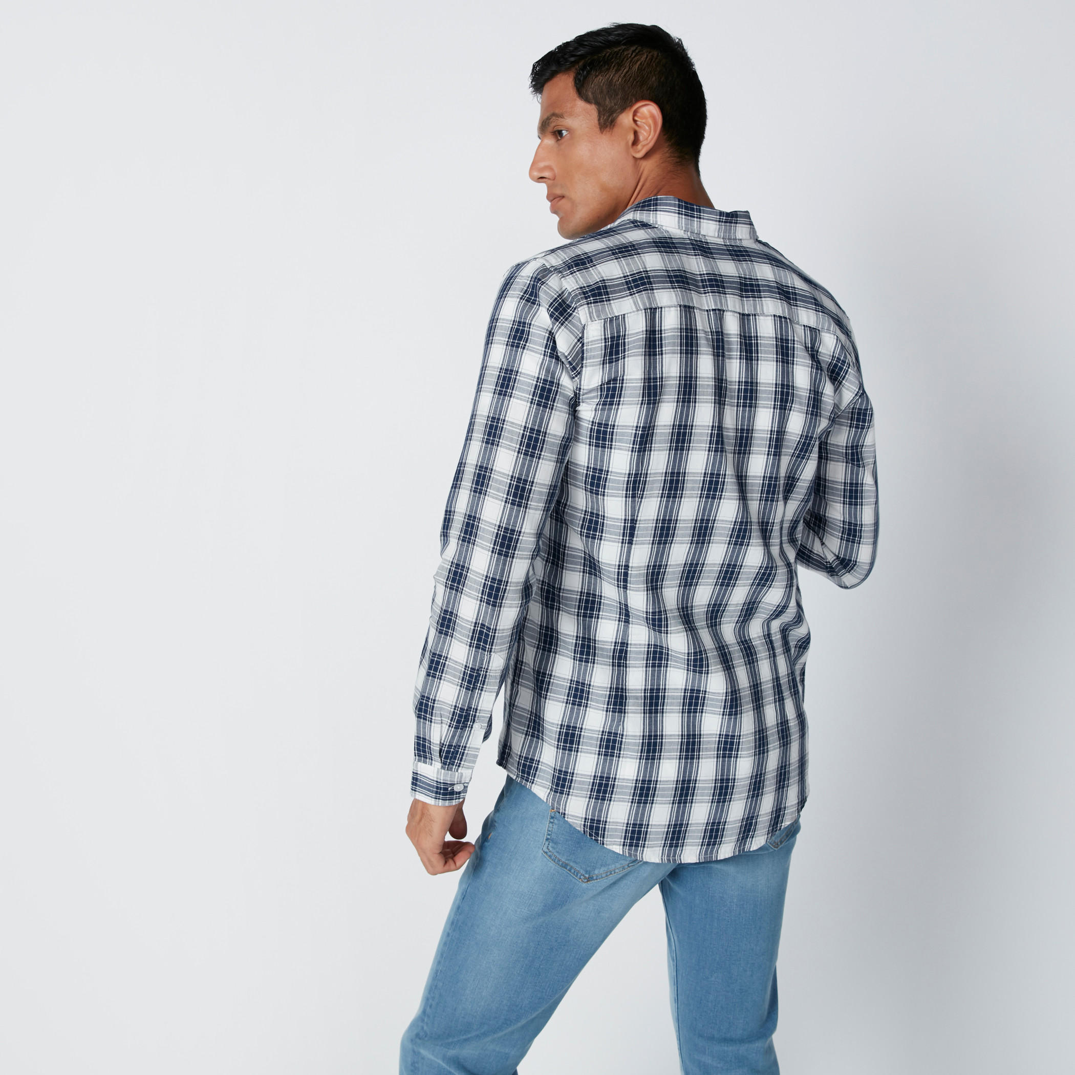 قميص كاروهات بأكمام طويلة وأزرار-men-clothing-shirts-image-2