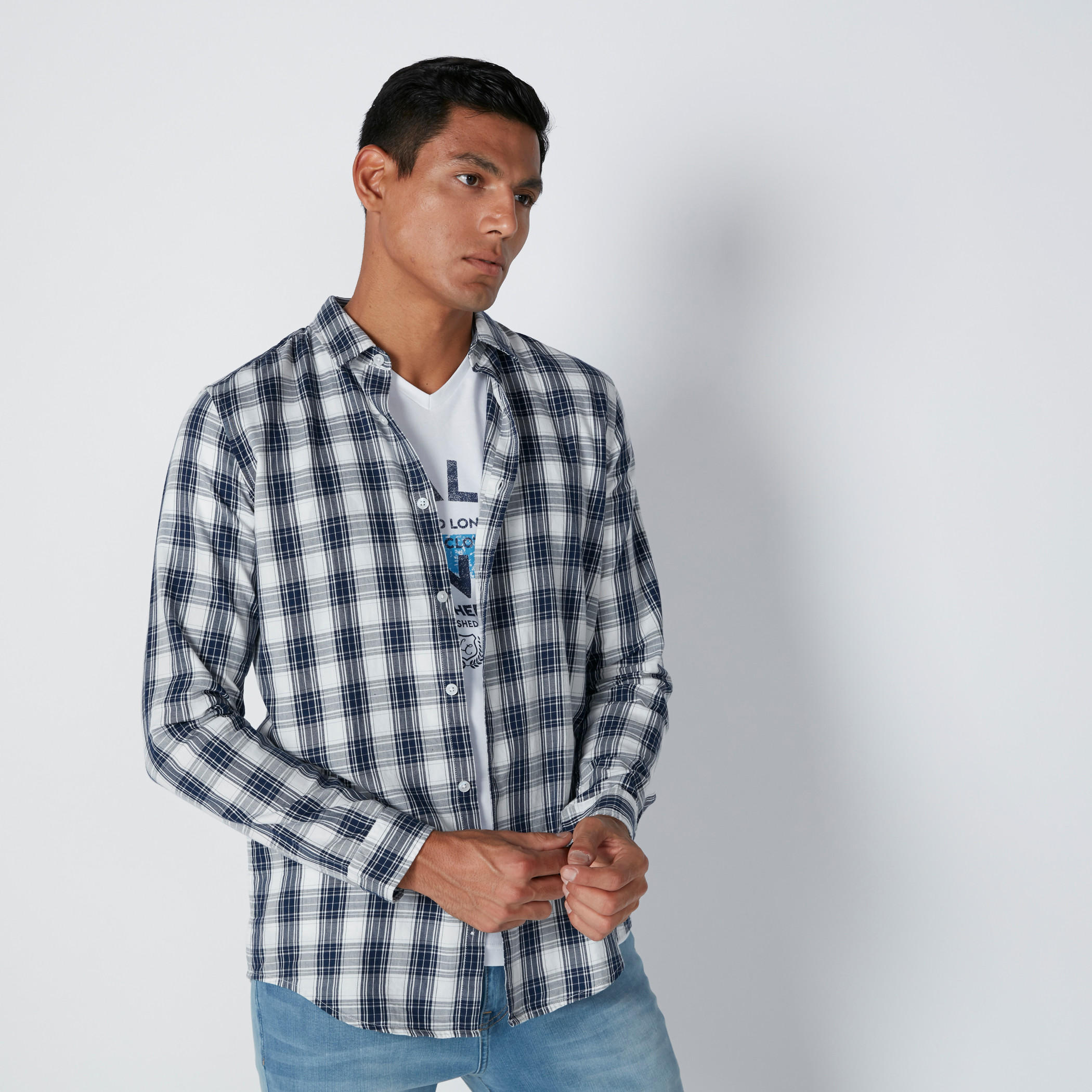 قميص كاروهات بأكمام طويلة وأزرار-men-clothing-shirts-image-3