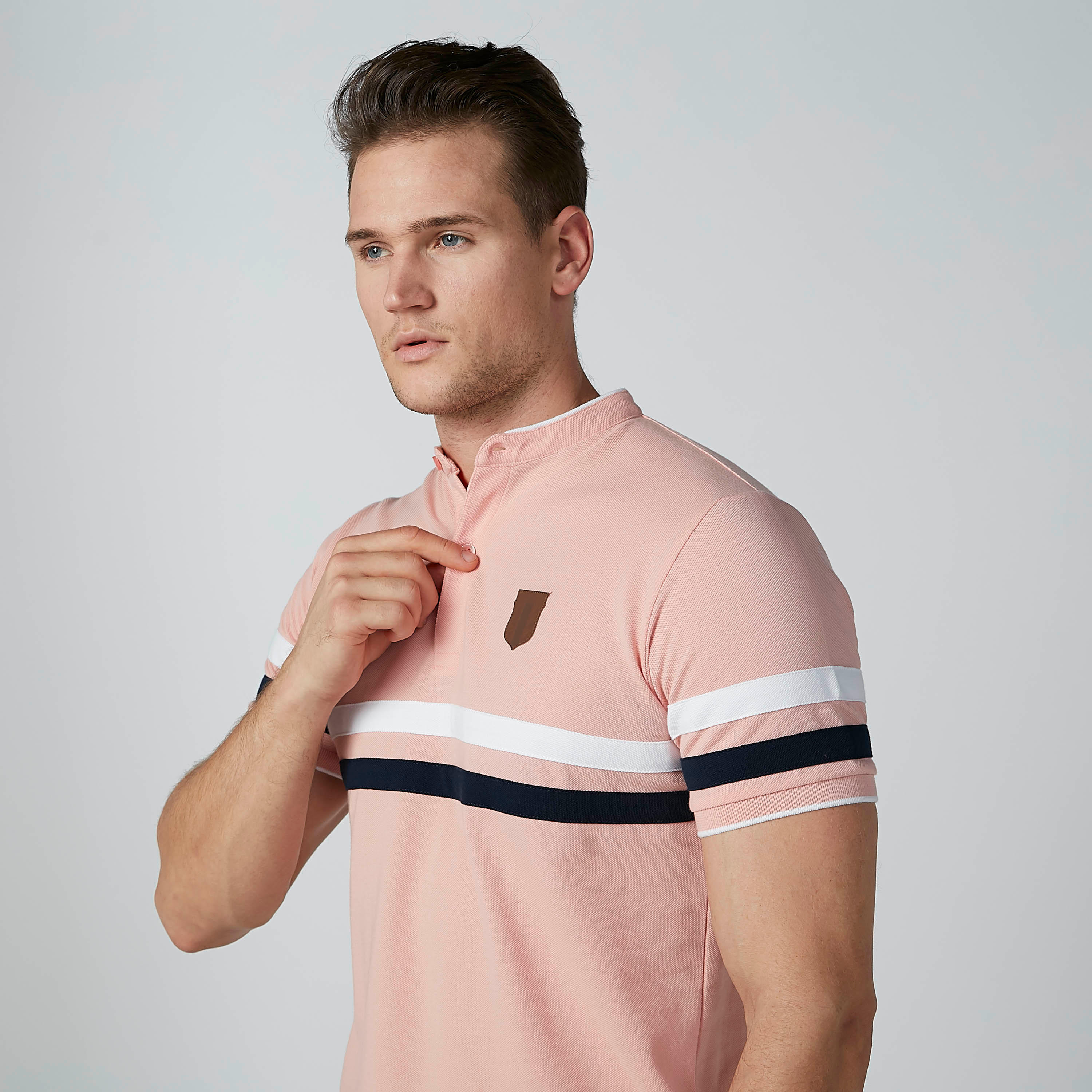 تيشيرت مقلّم بياقة ماندارين وأكمام قصيرة-men-clothing-tshirtsandpolos-polos-image-1