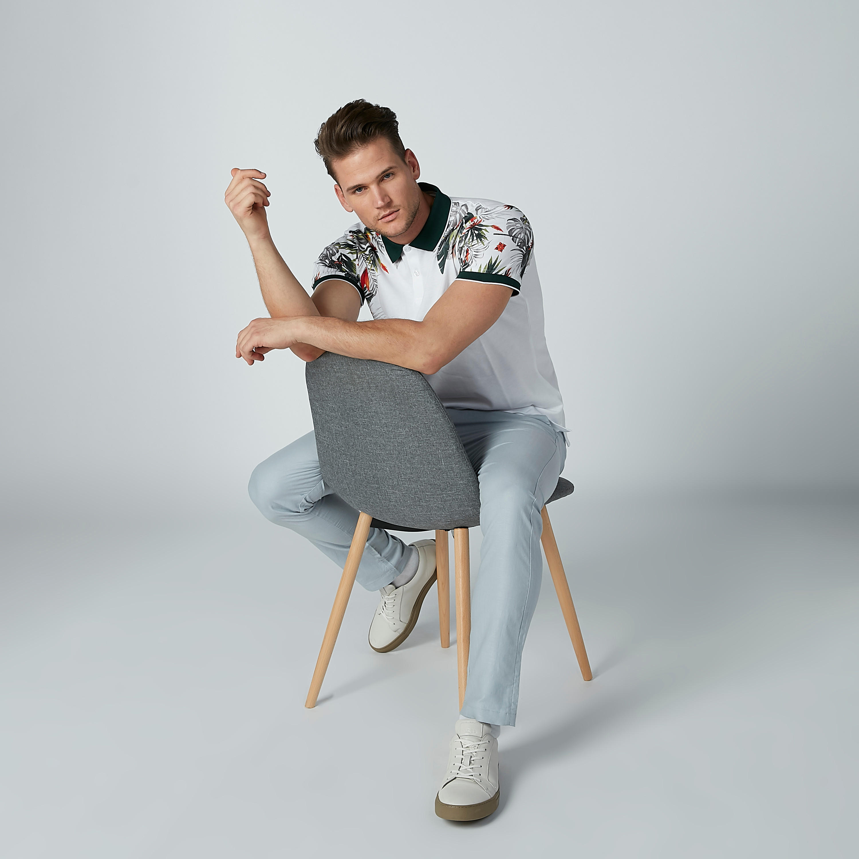 تيشيرت بياقة بولو وأكمام قصيرة وطبعات زهرية-men-clothing-tshirtsandpolos-polos-image-2
