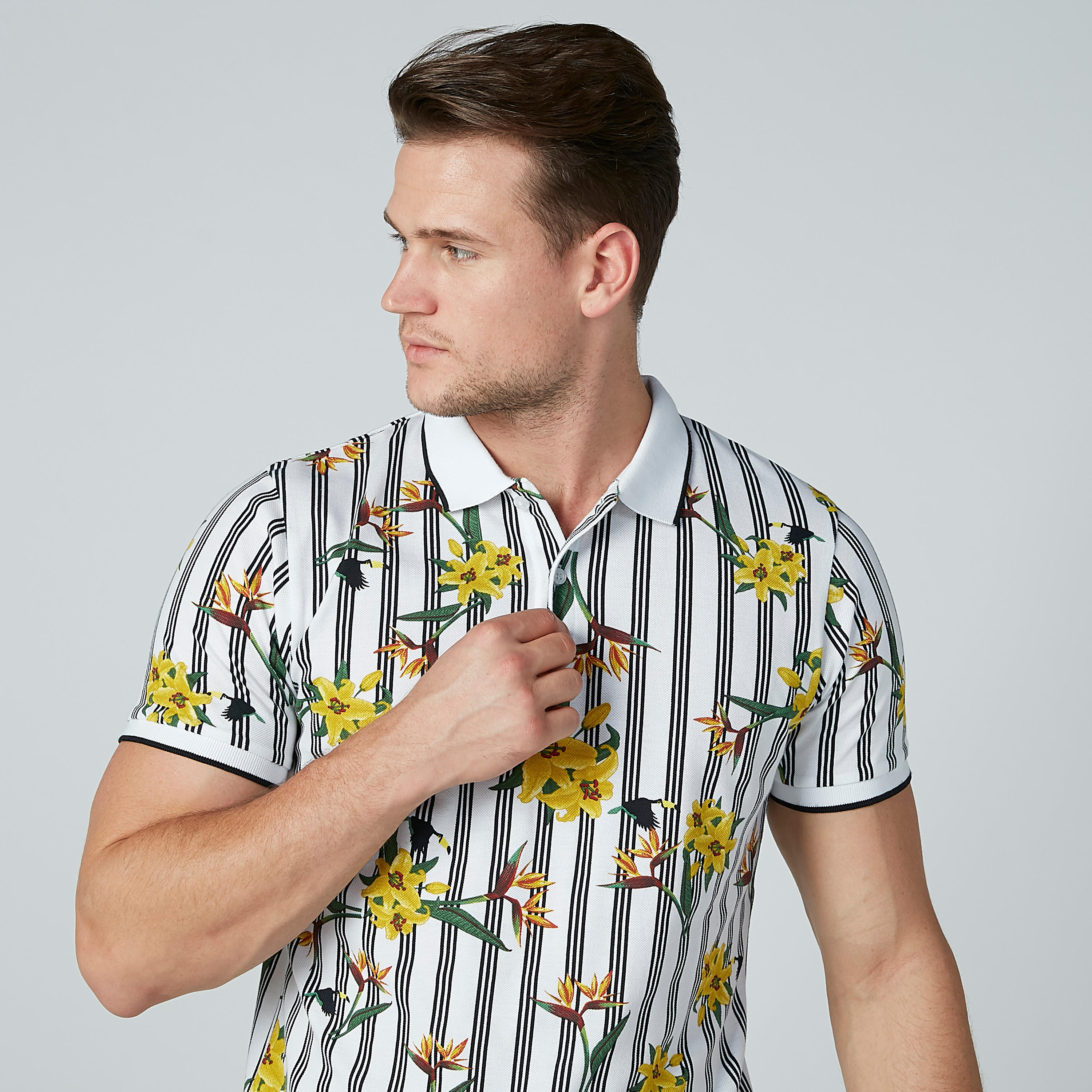 تيشيرت بياقة بولو وأكمام قصيرة وطبعات زهرية-men-clothing-tshirtsandpolos-polos-image-3