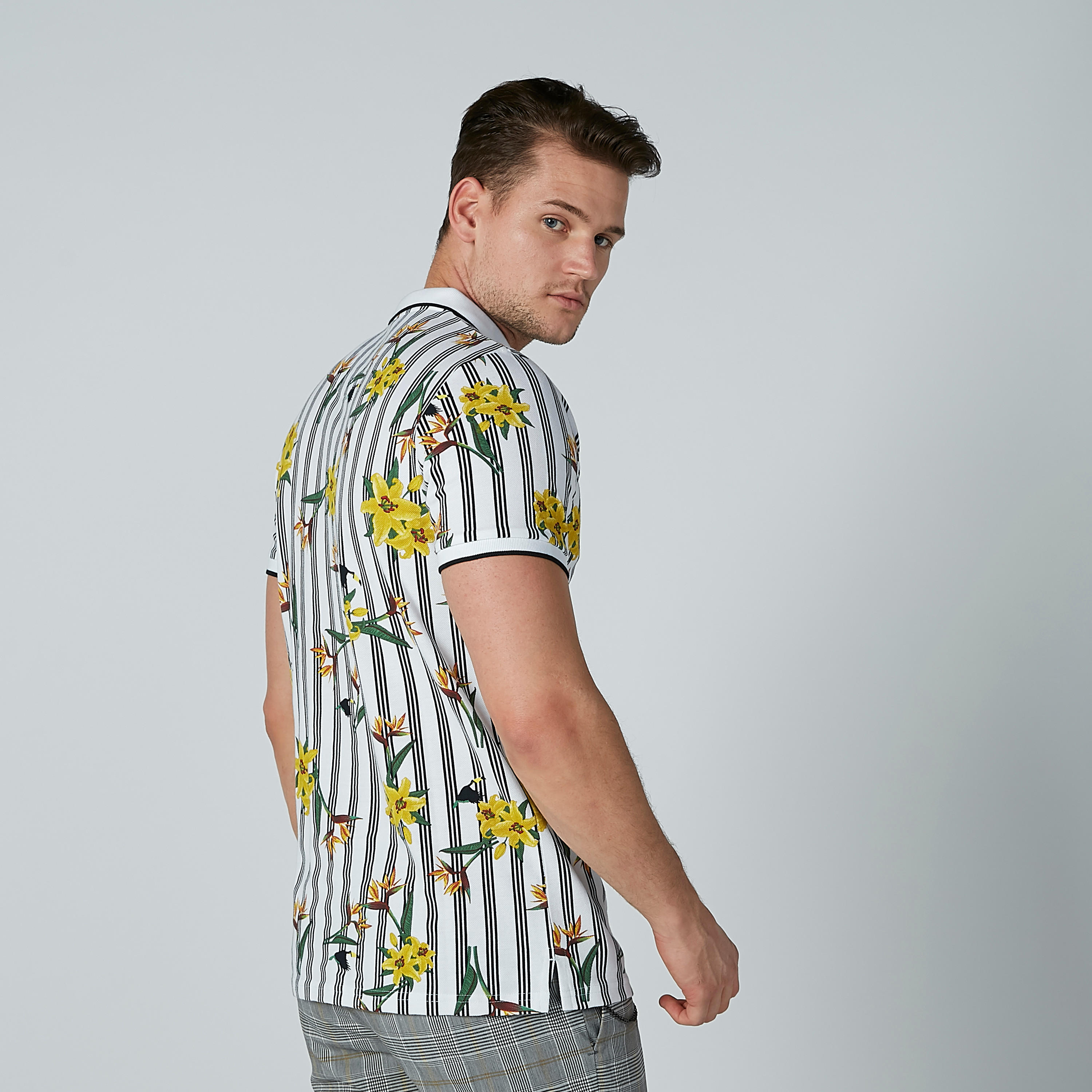 تيشيرت بياقة بولو وأكمام قصيرة وطبعات زهرية-men-clothing-tshirtsandpolos-polos-image-4